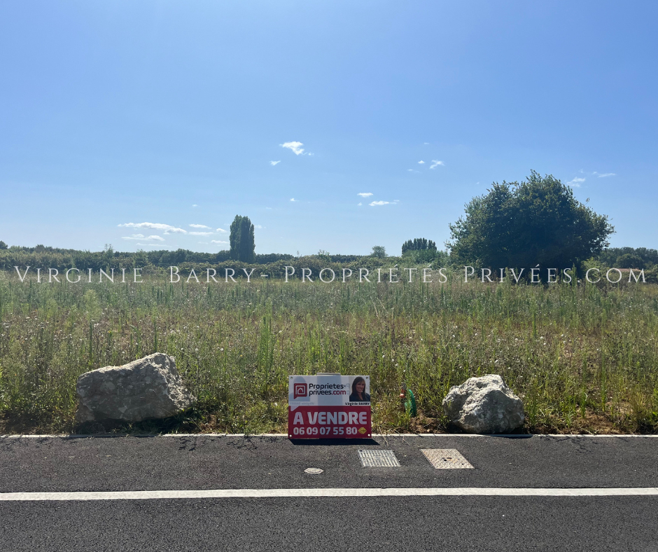 Terrain  - 686m² - TONNAY CHARENTE