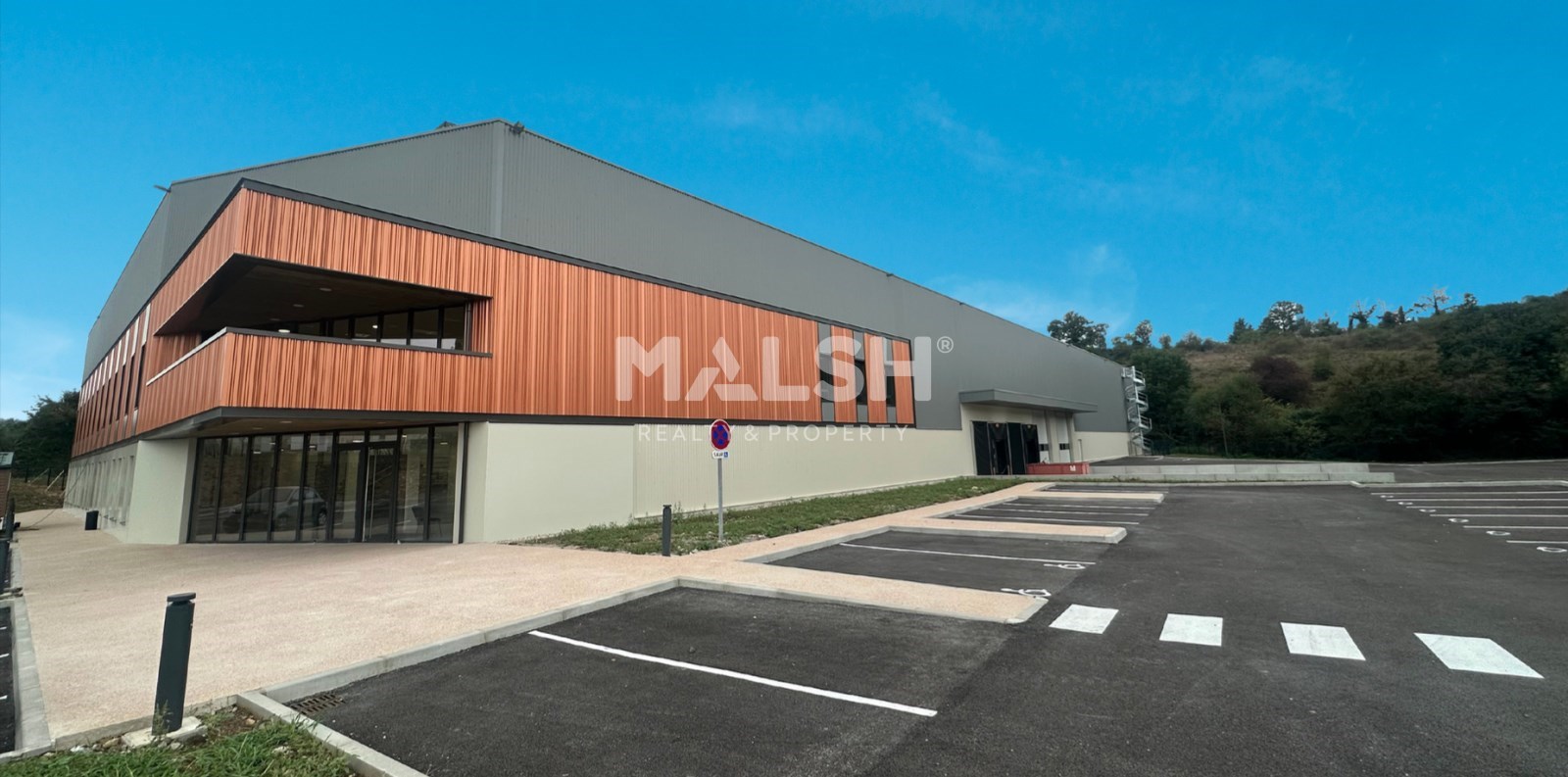 Local industriel  - 4 560m²