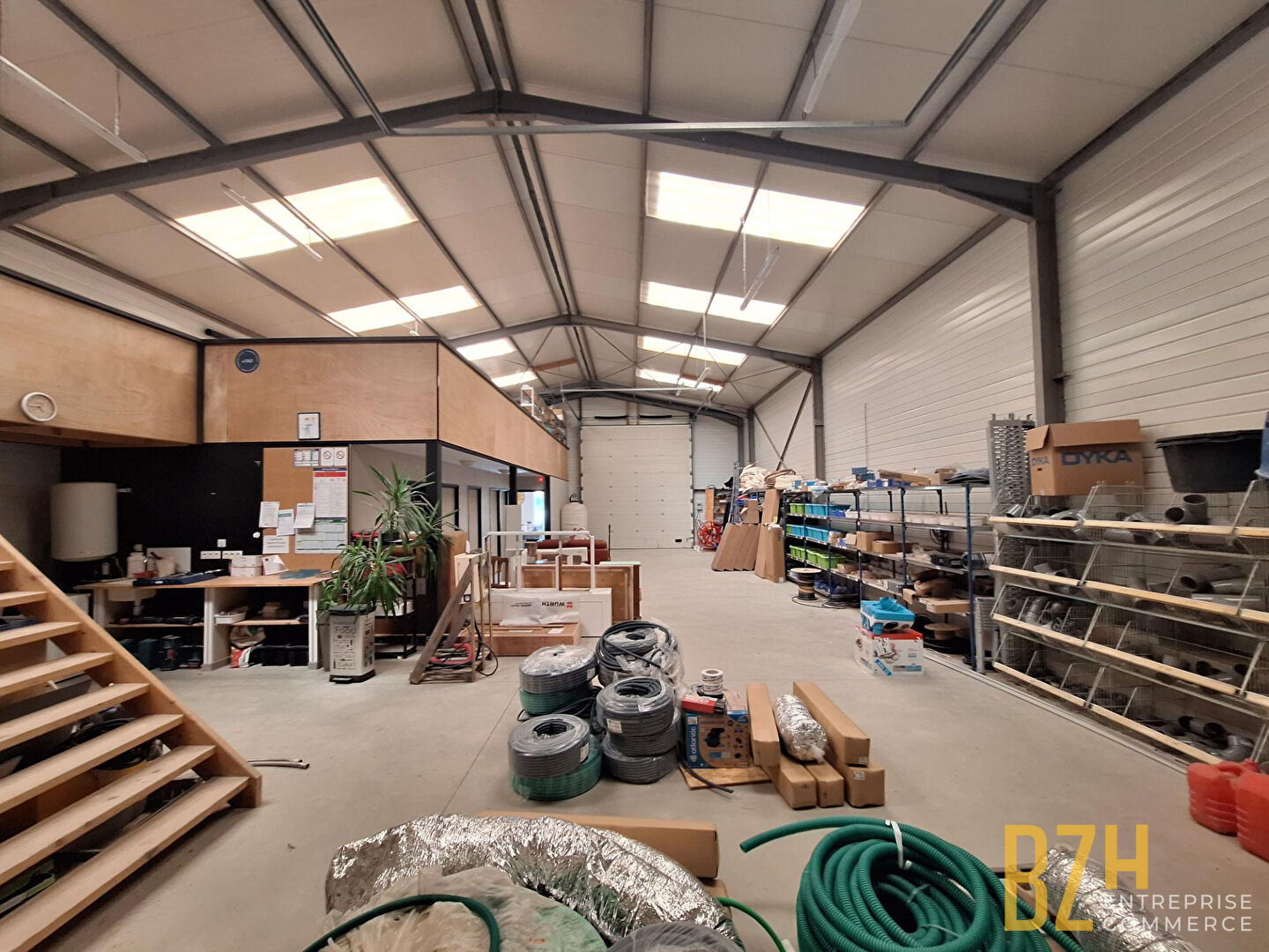 Local industriel  - 225m²