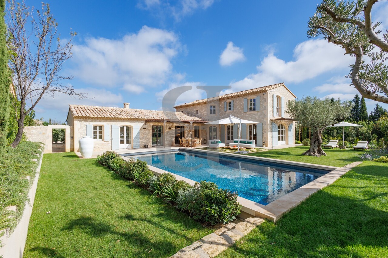 Maison 6 pièces - 244m² - EYGALIERES