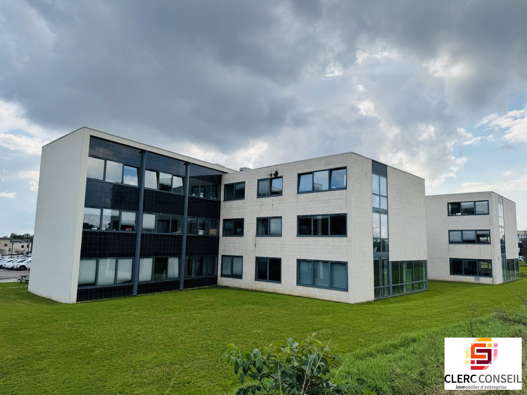 Local Professionnel  - 2 917m² - MONT ST AIGNAN