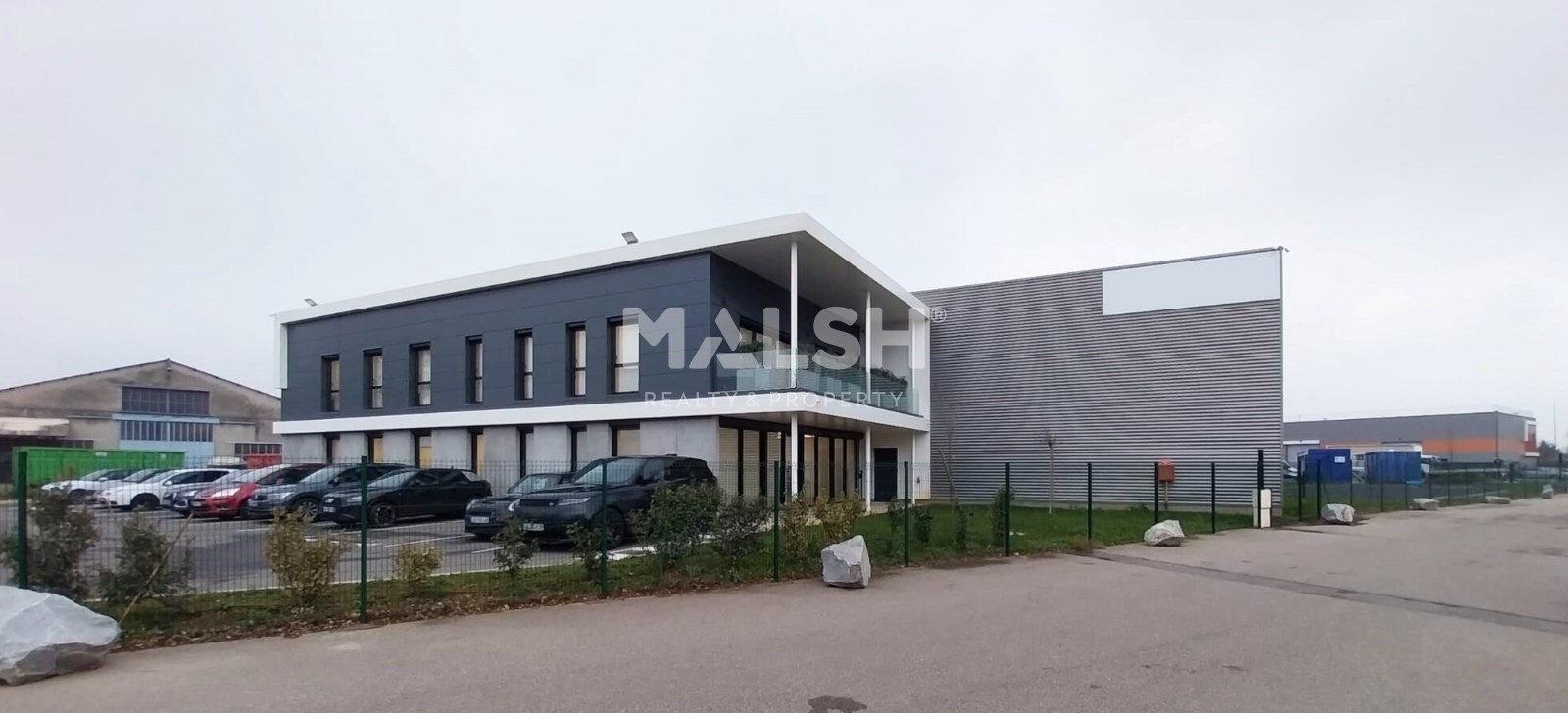 Local industriel  - 3 377m²