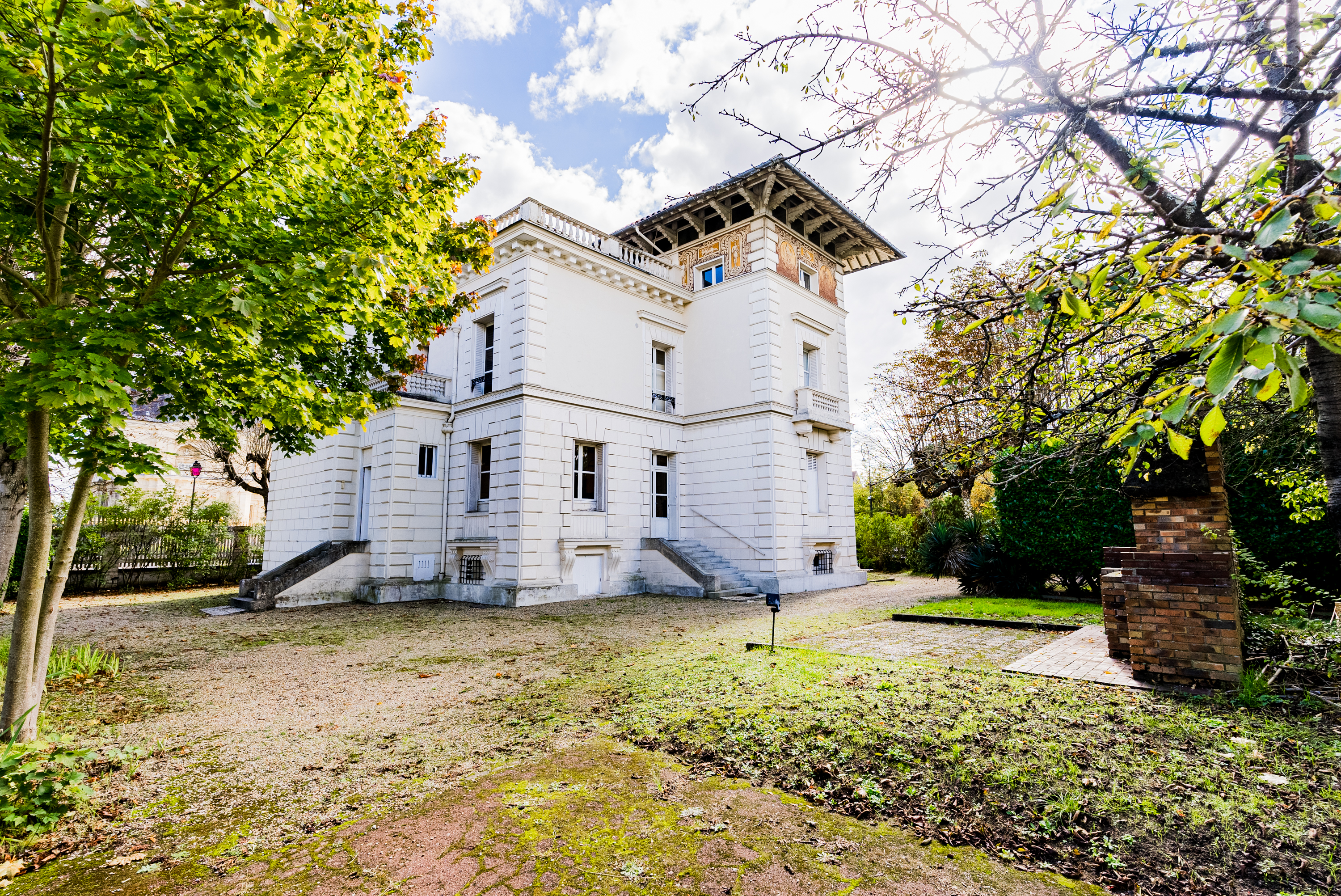 Maison 10 pièces - 300m²