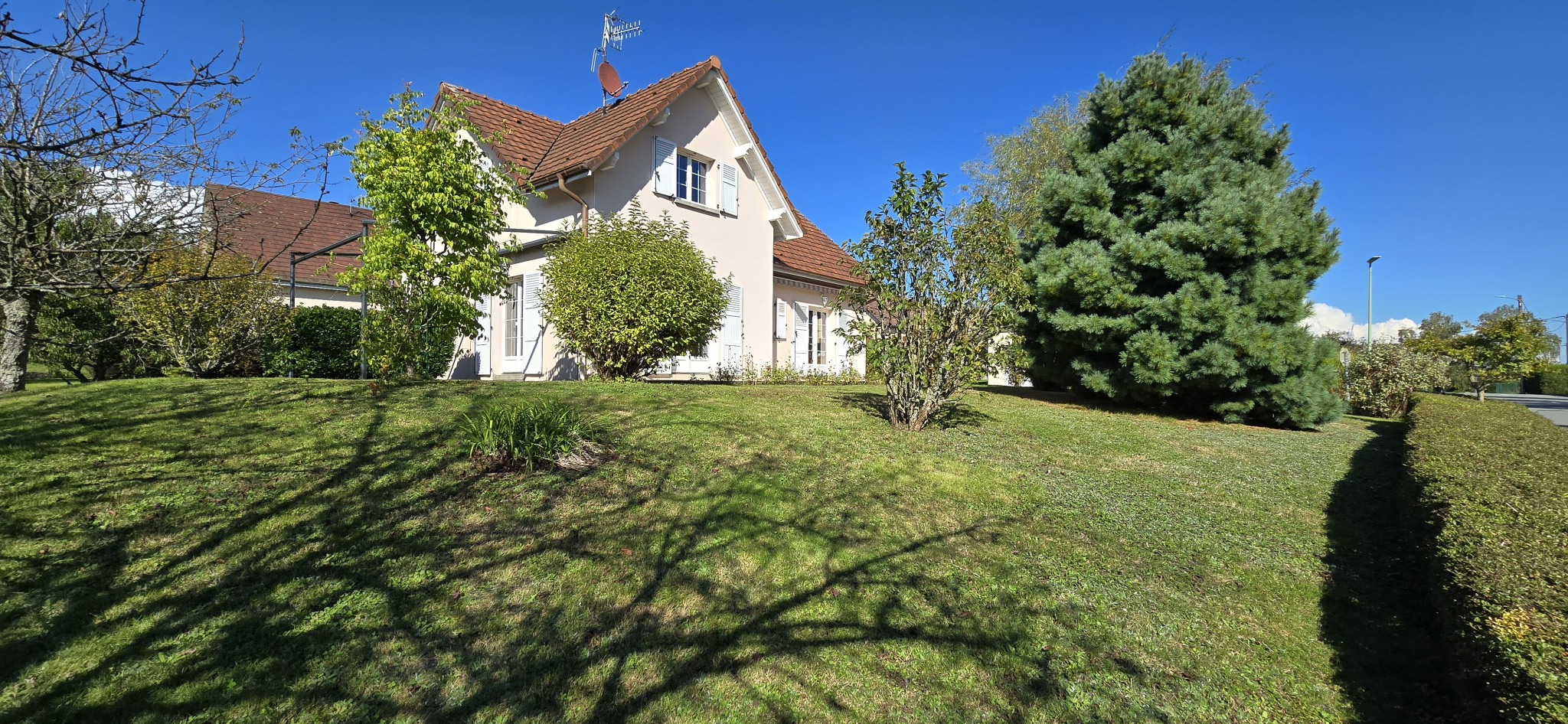 Maison 6 pièces - 128m² - ROUGEMONT LE CHATEAU