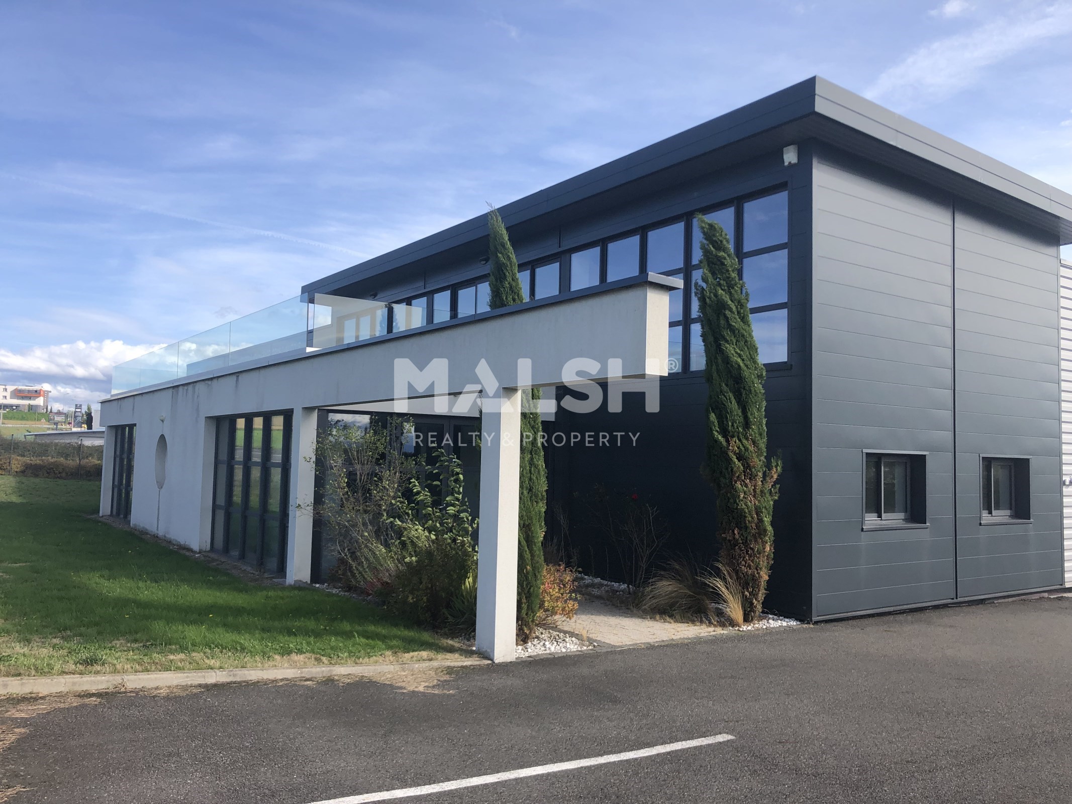 Local industriel  - 1 280m²