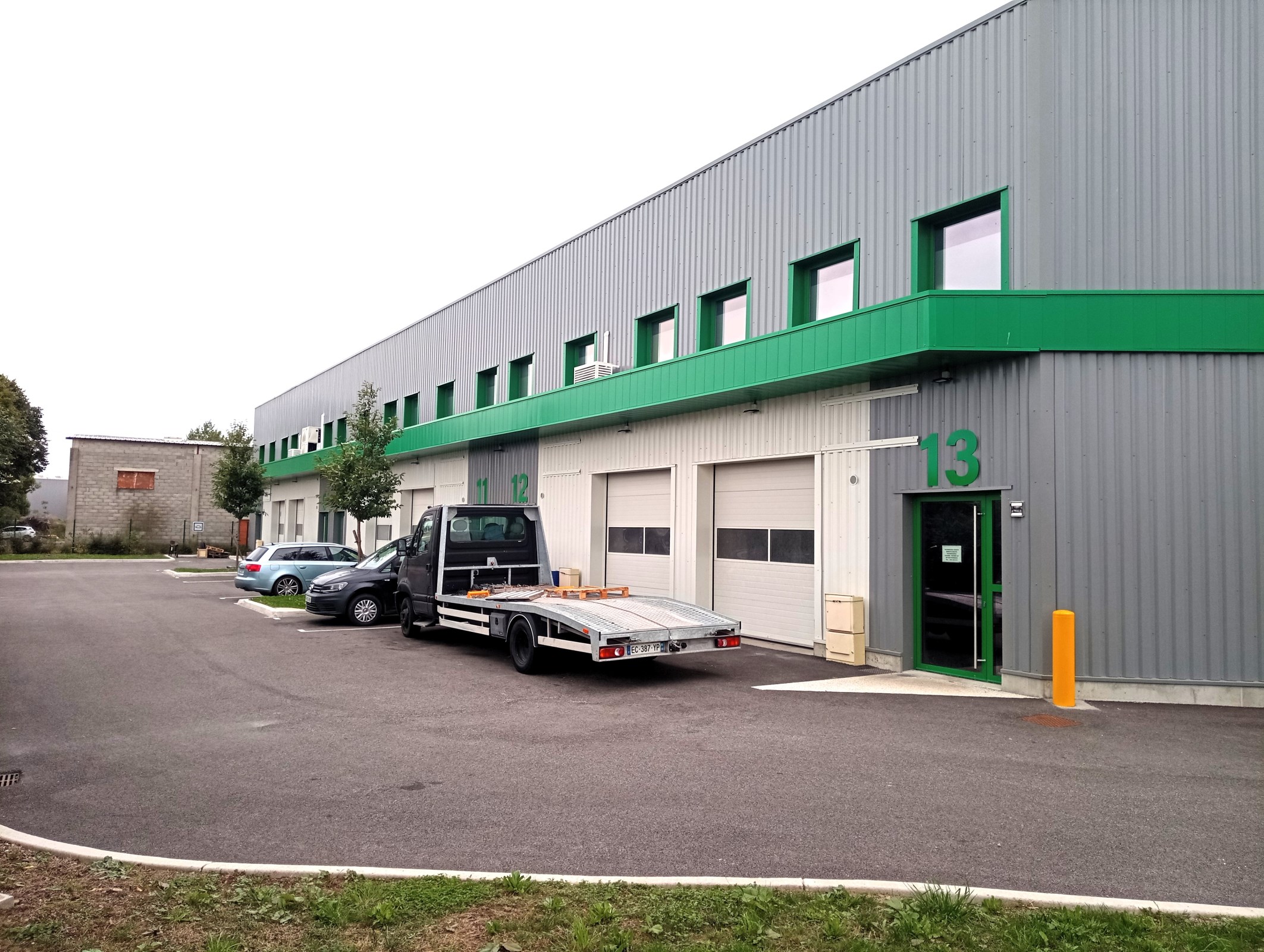 Local industriel  - 616m² - MIONS