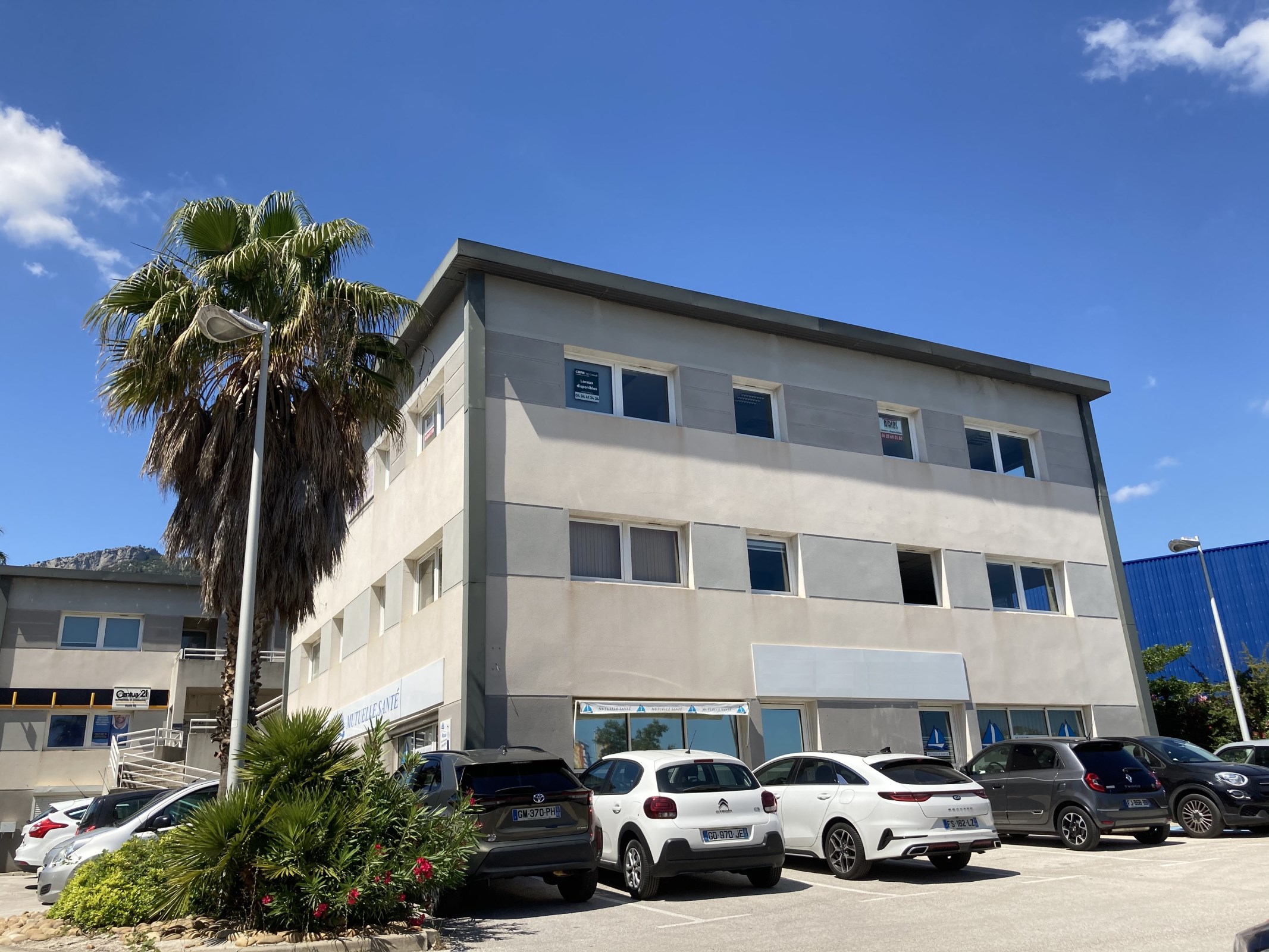 Local Professionnel  - 83m² - LA VALETTE DU VAR