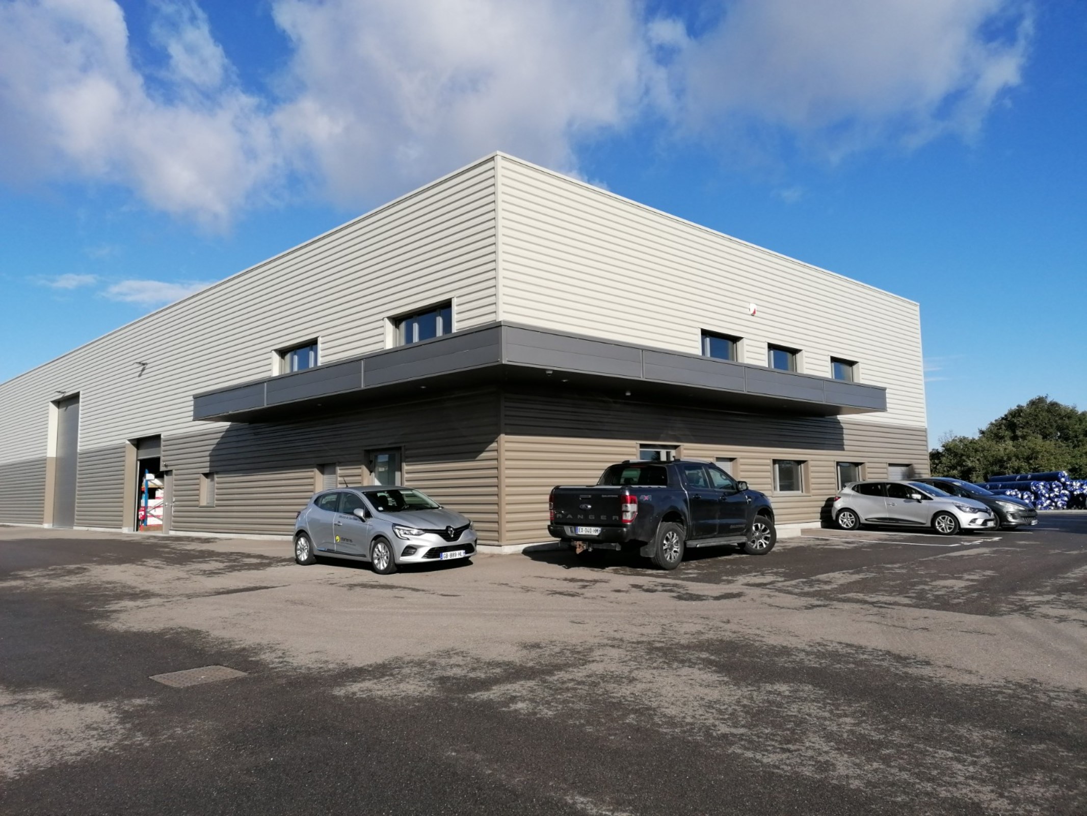 Local industriel  - 1 300m²