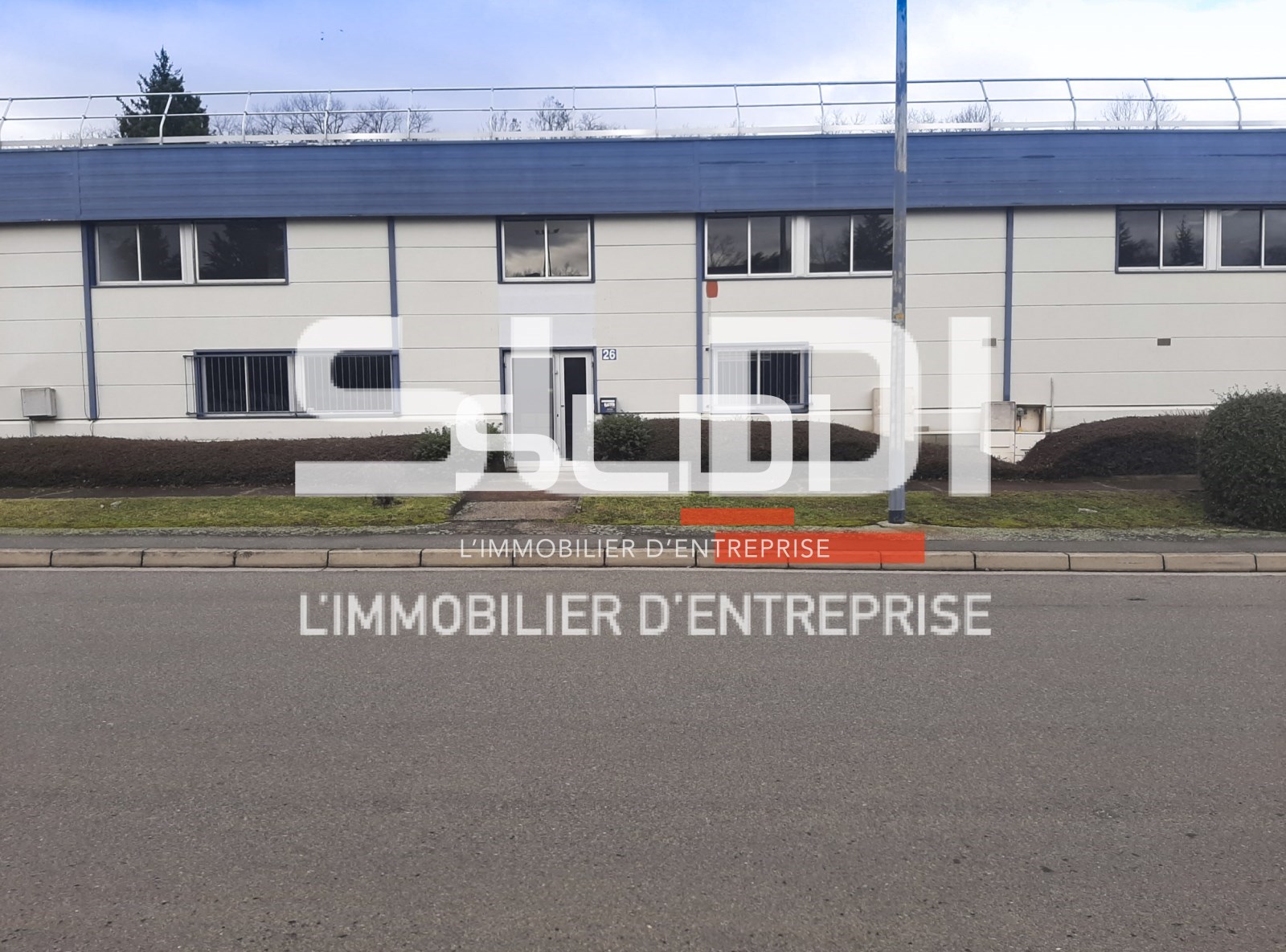 Local industriel  - 1 071m² - ST ETIENNE