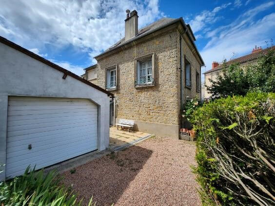 Maison 9 pièces - 140m²