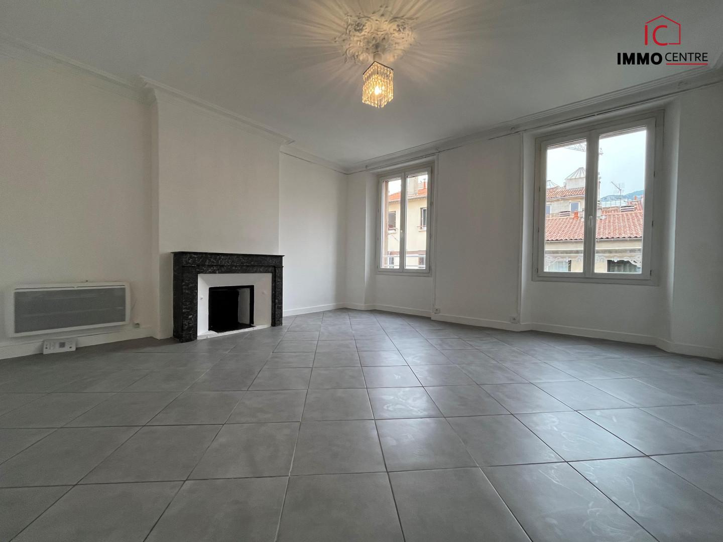 Appartement 2 pièces - 69m² - TOULON