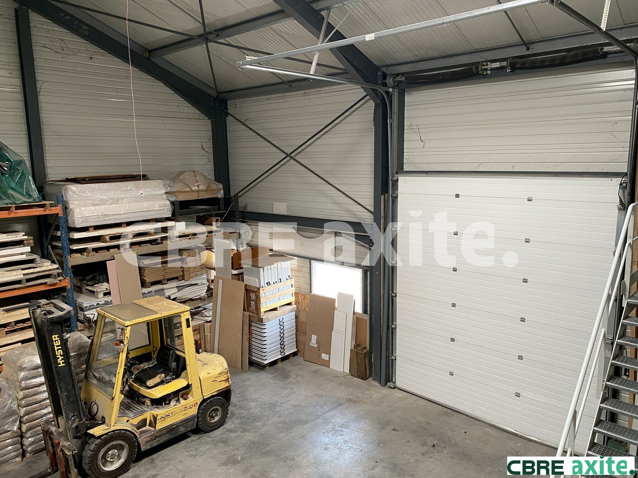 Local industriel  - 238m² - ST AGNIN SUR BION