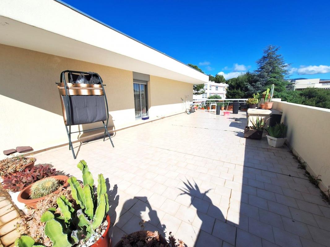 Appartement 3 pièces - 66m² - ST LAURENT DU VAR