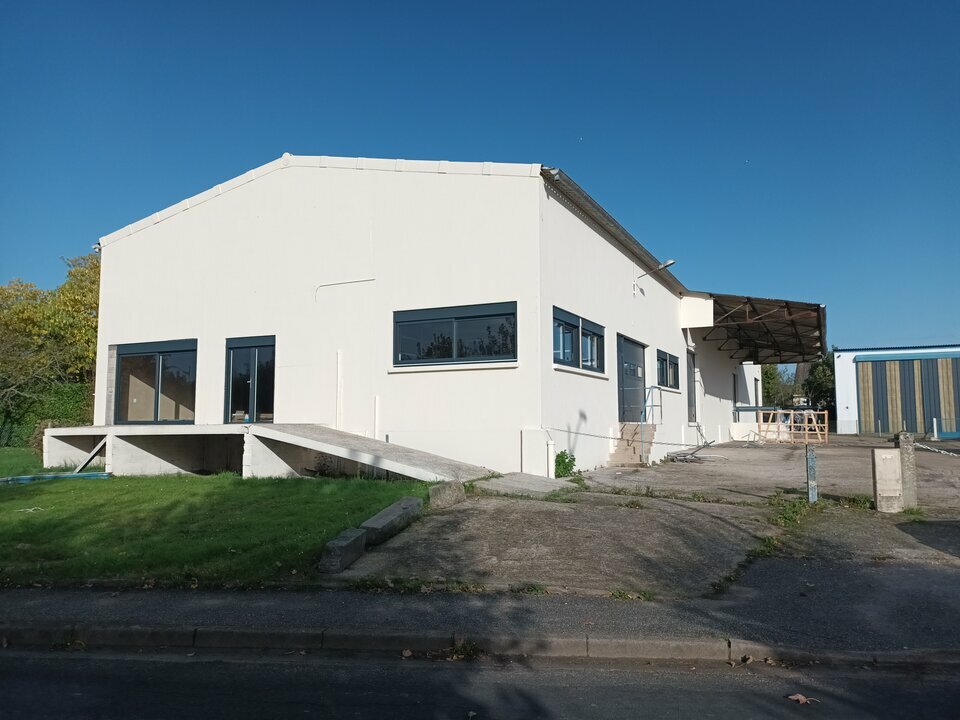 Local industriel  - 630m² - YERVILLE