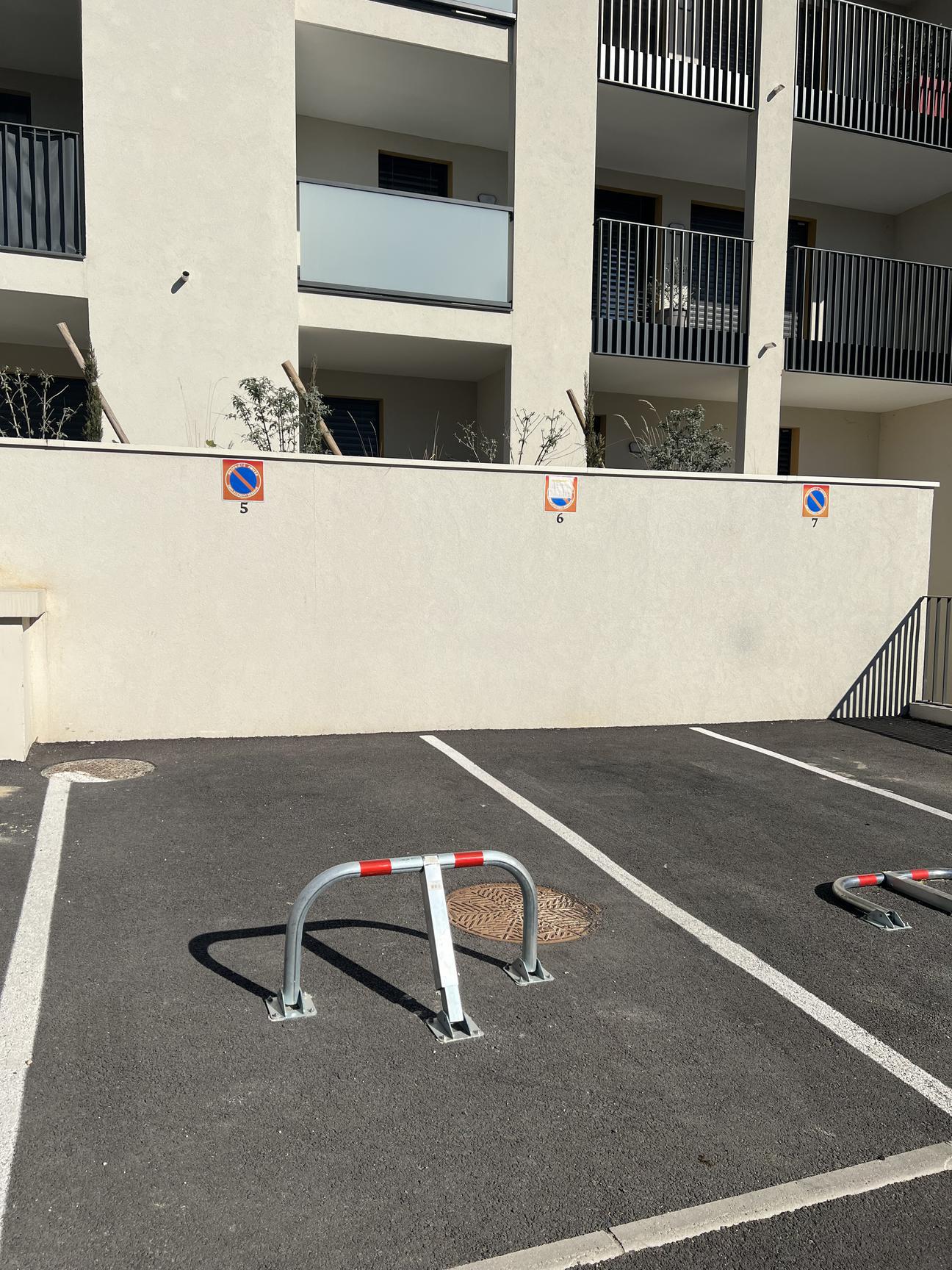 Parking  - LA TOUR DE SALVAGNY