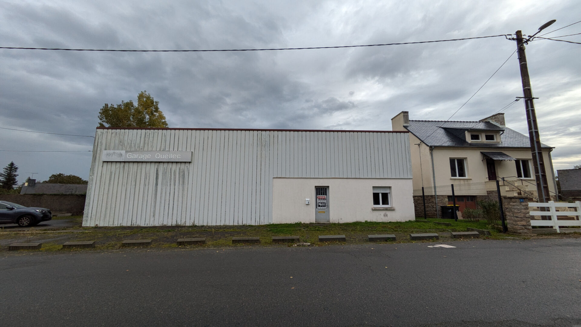 Local industriel  - 215m²