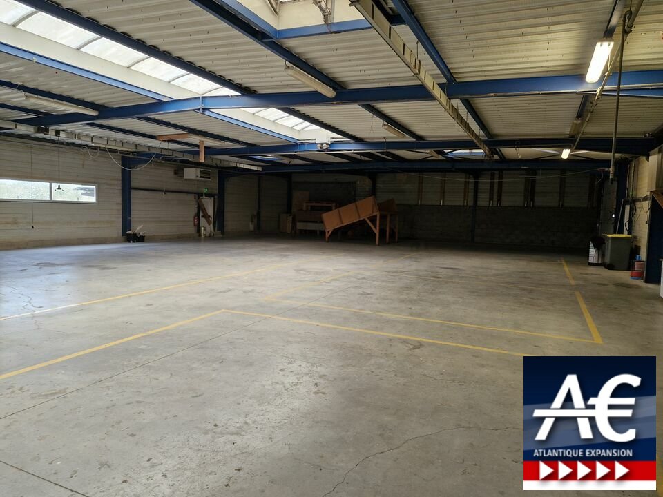 Local industriel  - 900m² - ST PHILBERT DE GRAND LIEU