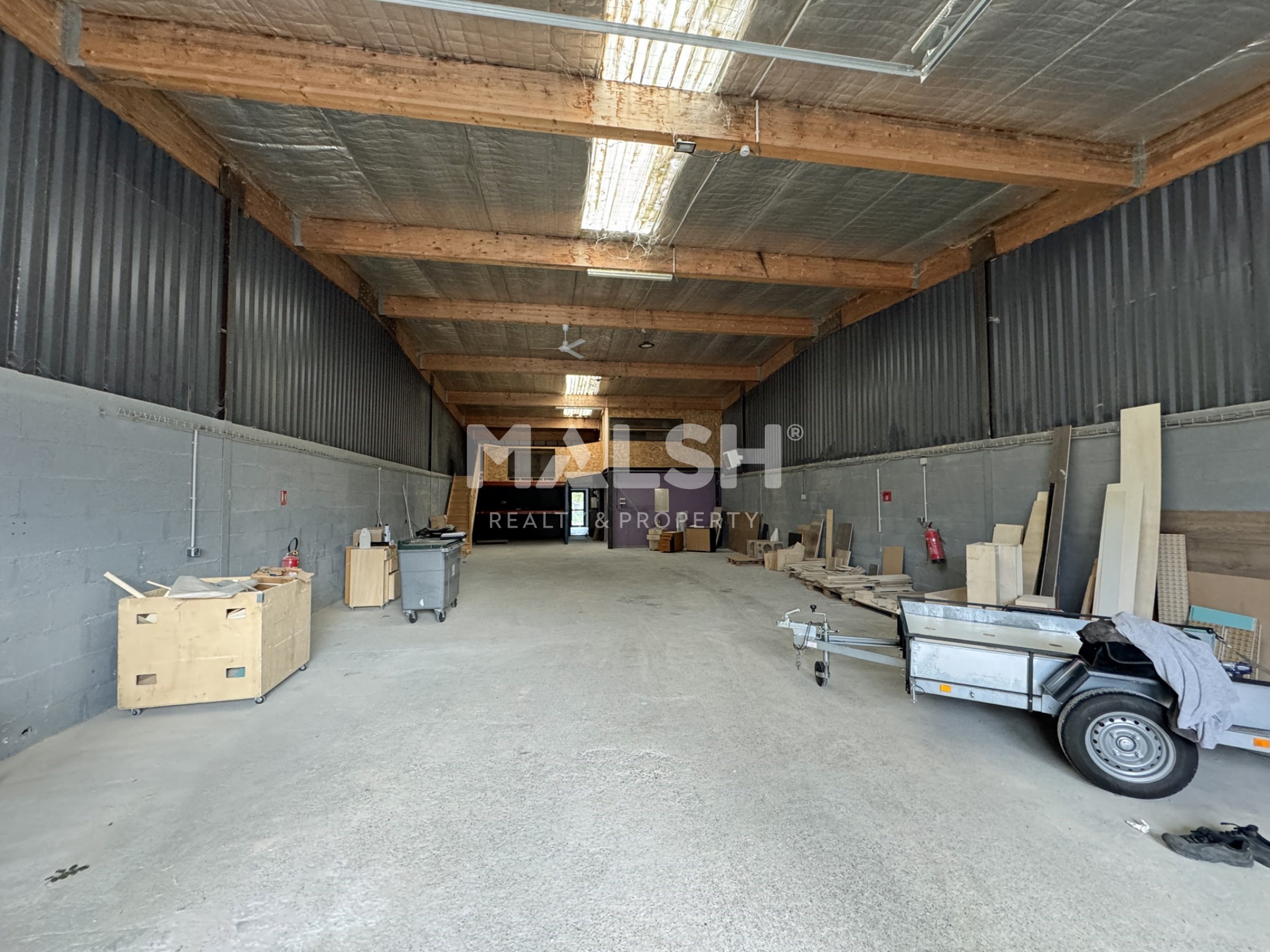 Local industriel  - 329m²