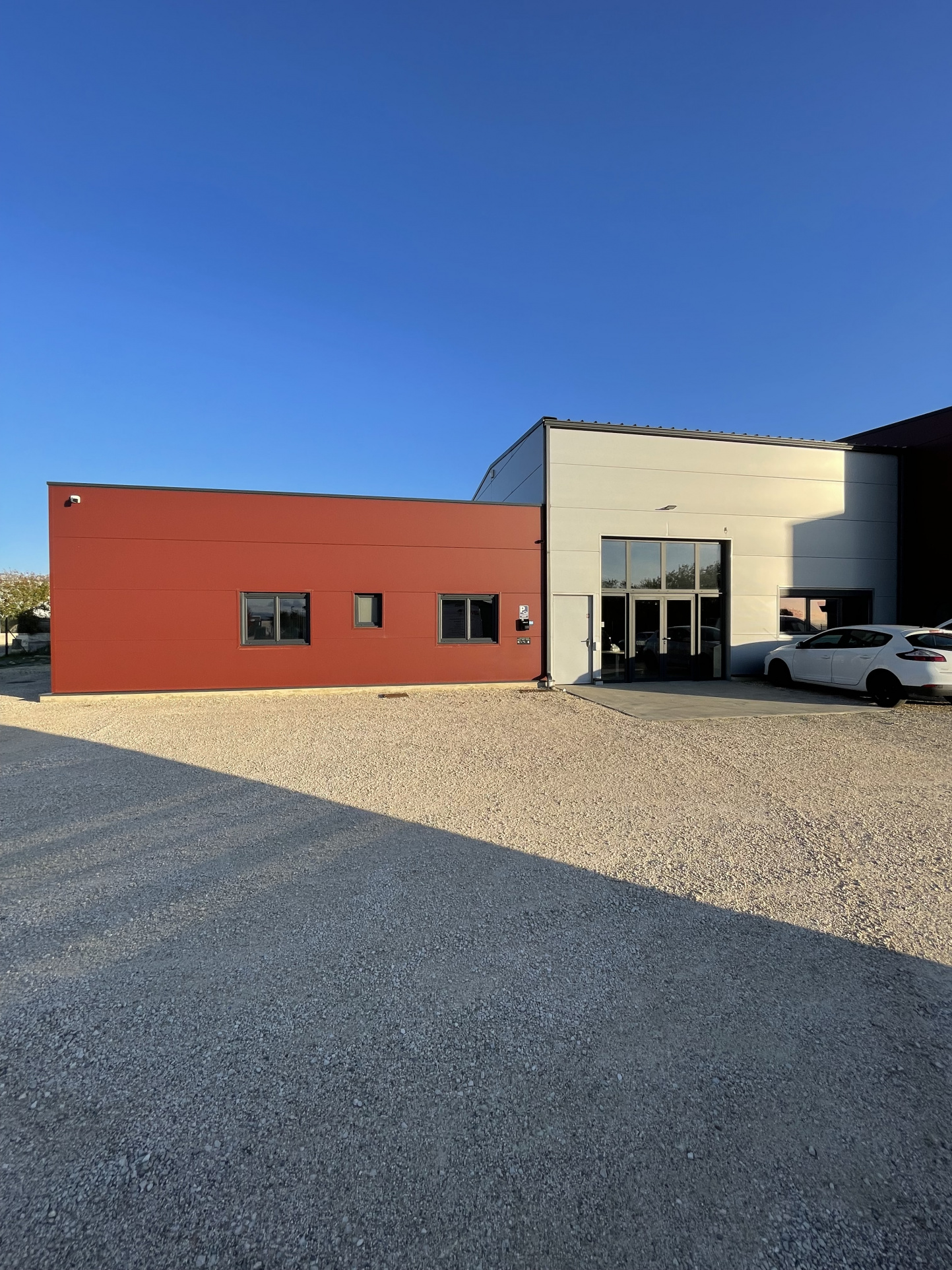 Local industriel  - 253m² - MONTELIER