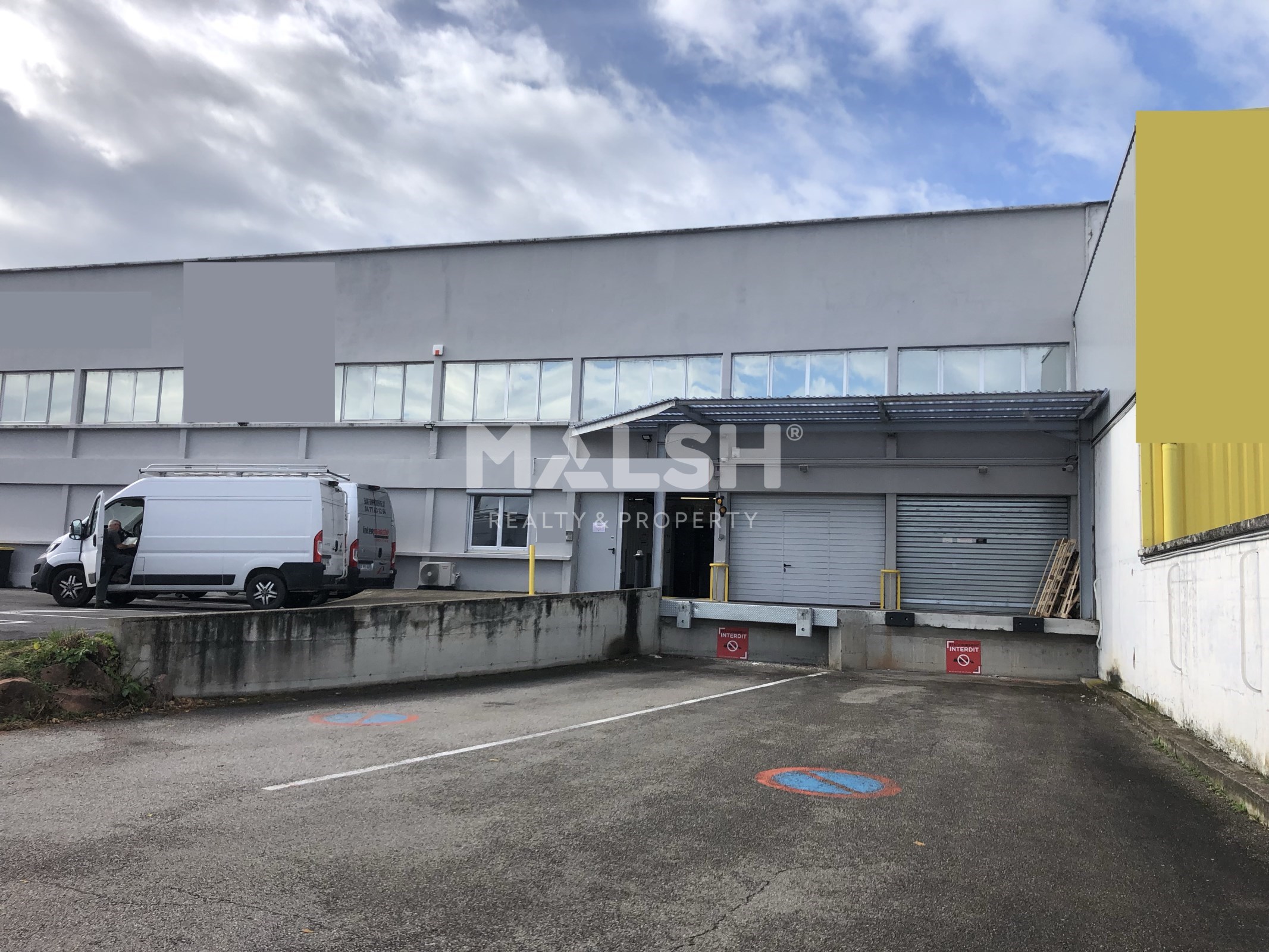 Local industriel  - 3 262m²