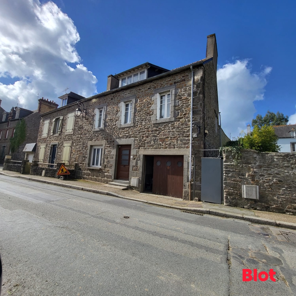 Maison 5 pièces - 119m² - ST JOUAN DES GUERETS