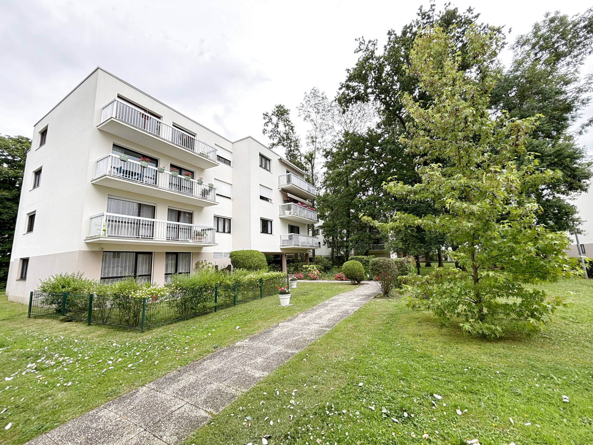 Appartement 3 pièces - 67m² - LE PLESSIS TREVISE