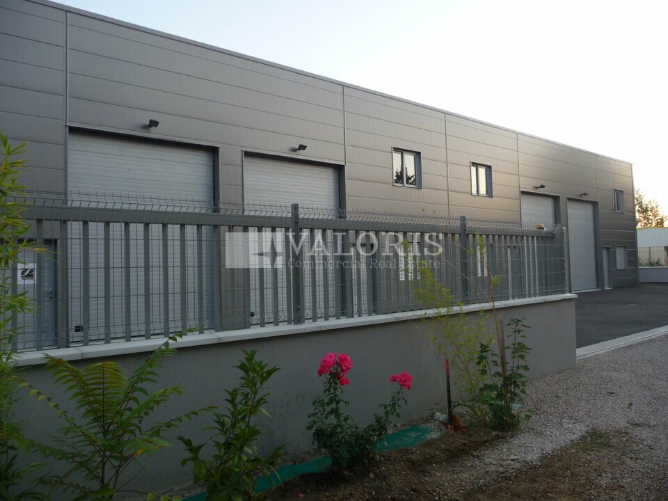 Local industriel  - 127m² - BEYNOST