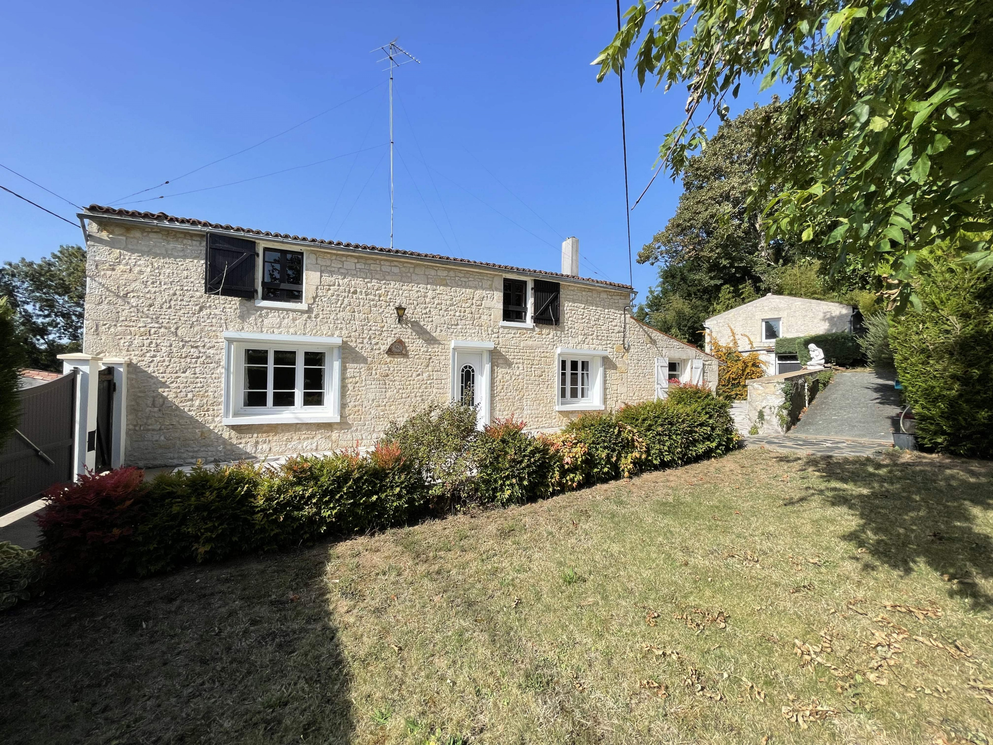 Maison 5 pièces - 214m² - FONTENAY LE COMTE