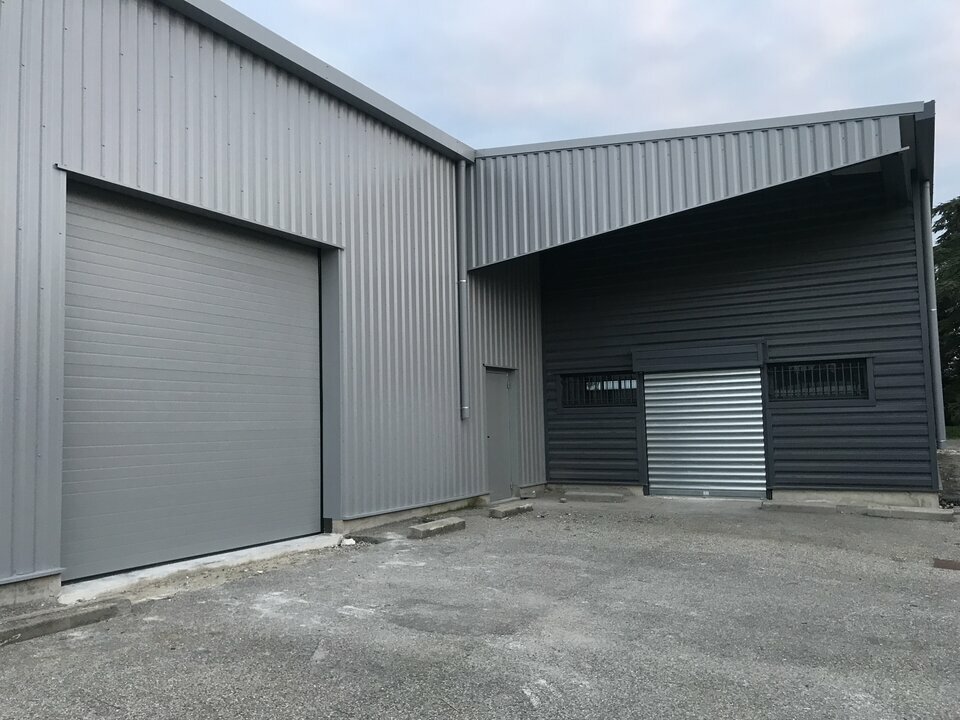 Local industriel  - 852m² - ROMANS SUR ISERE