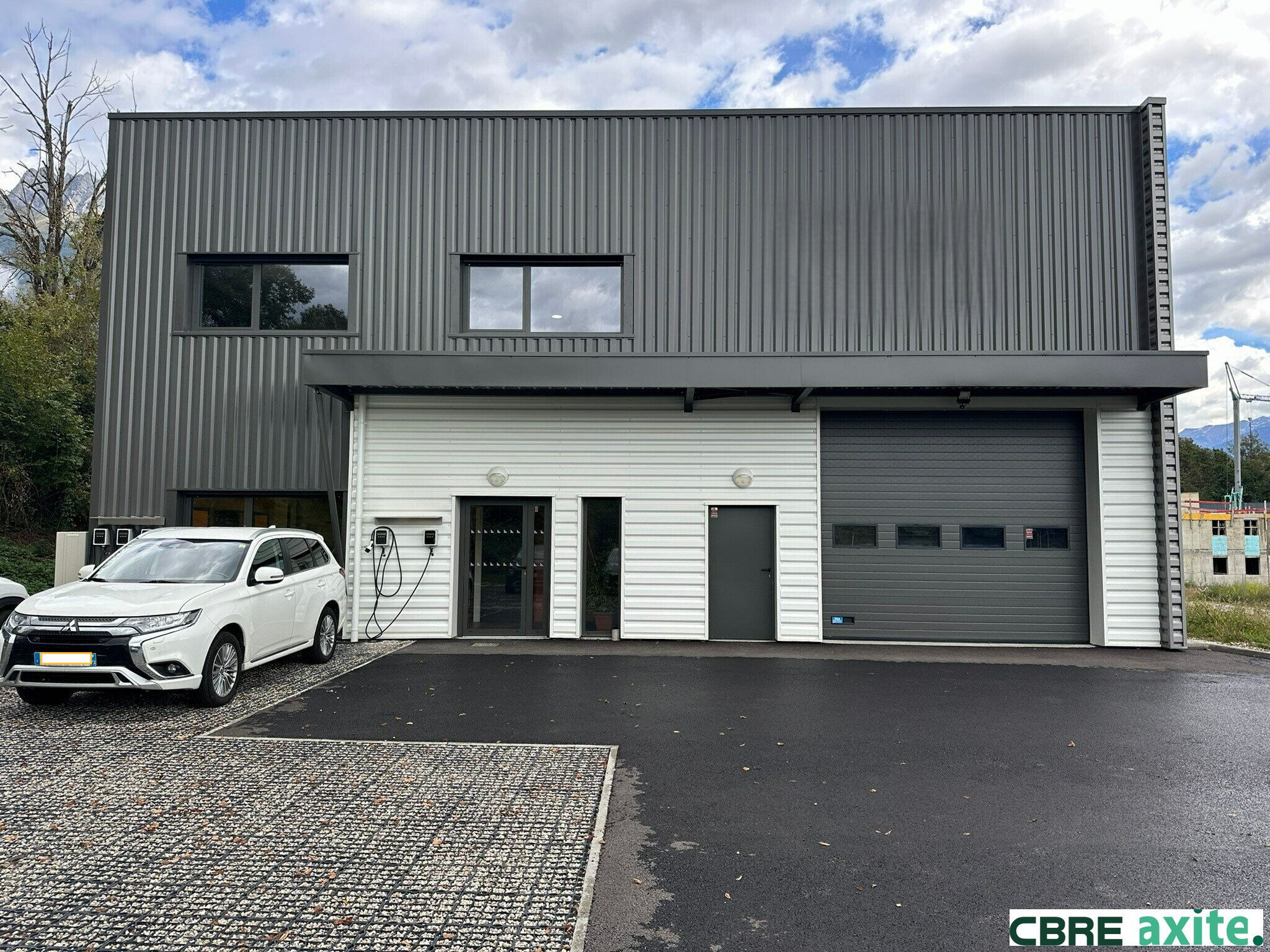 Local Professionnel  - 146m² - ST PIERRE D ALBIGNY