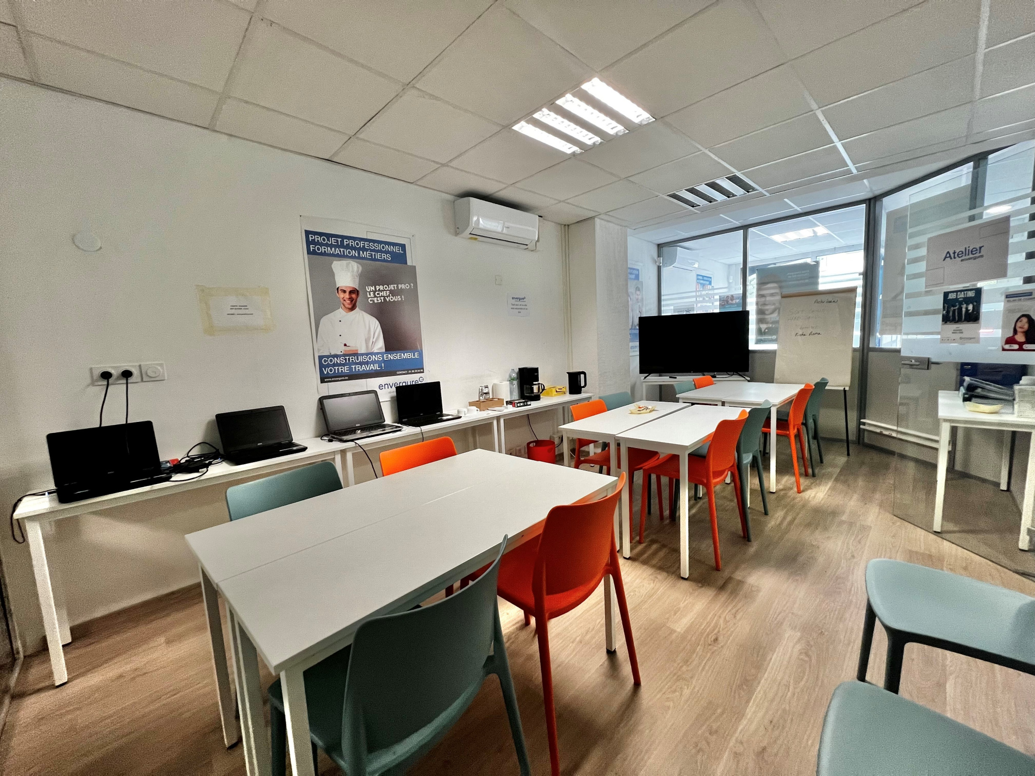 Local Professionnel  - 76m² - HYERES