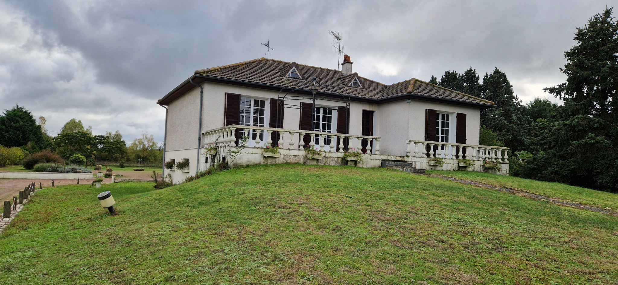 Maison 4 pièces - 94m² - CHAMPIGNY SUR VEUDE