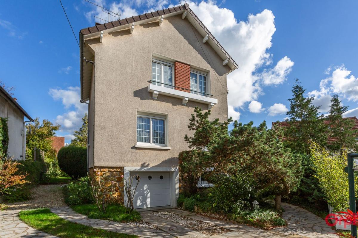 Maison 4 pièces - 86m² - STE GENEVIEVE DES BOIS