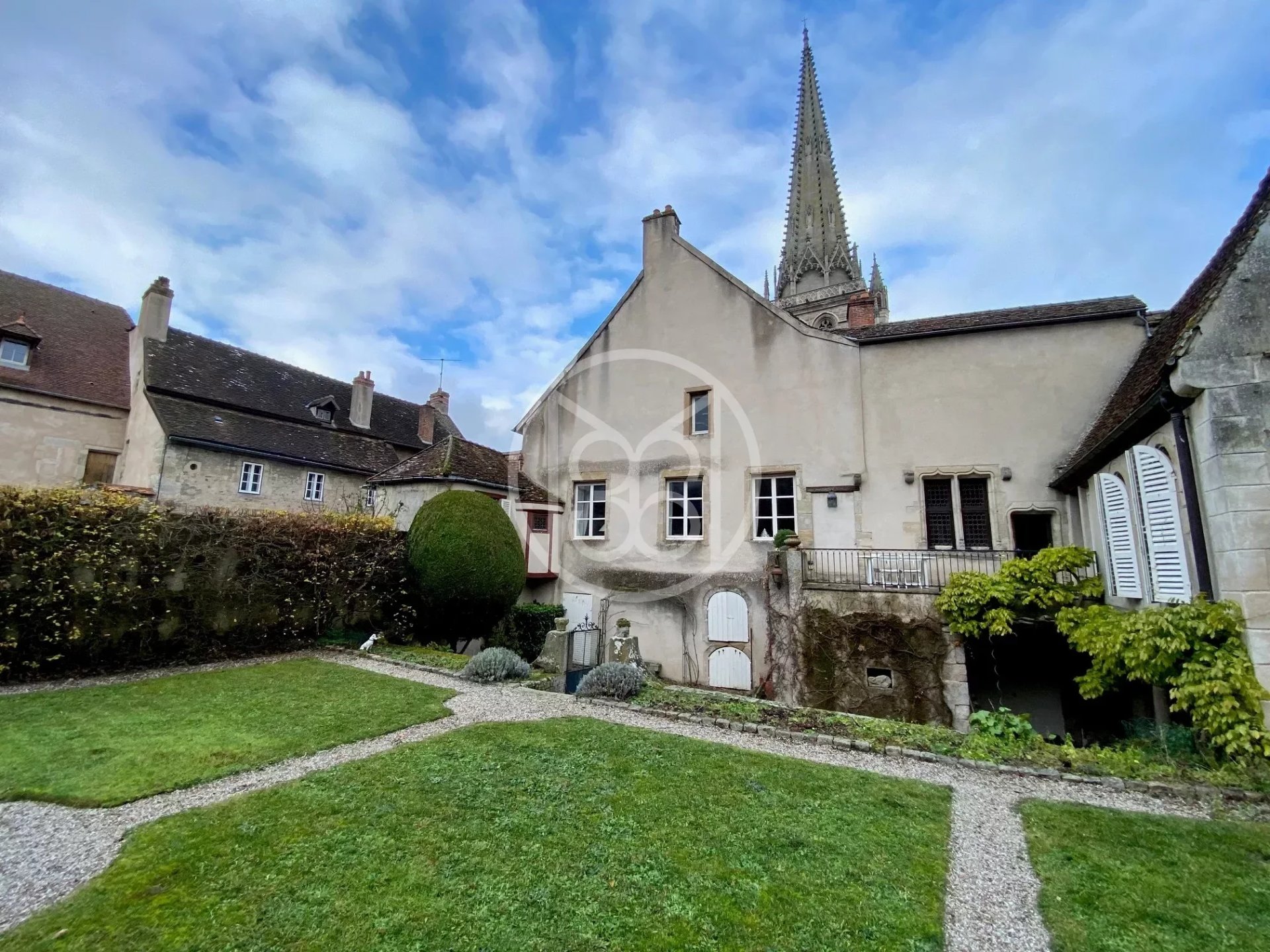 Maison 9 pièces - 244m² - AUTUN