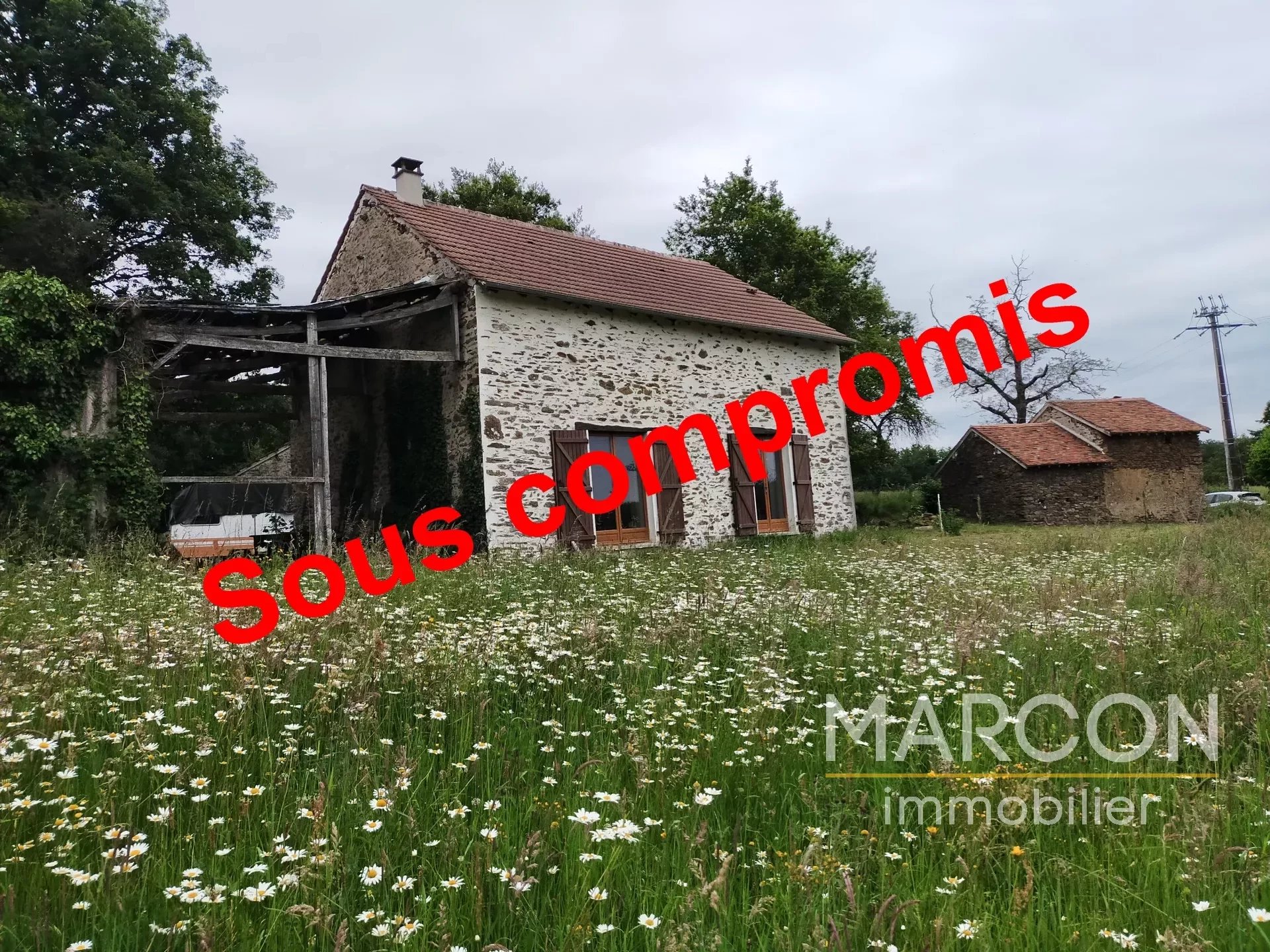 Maison 2 pièces - 82m² - FOLLES