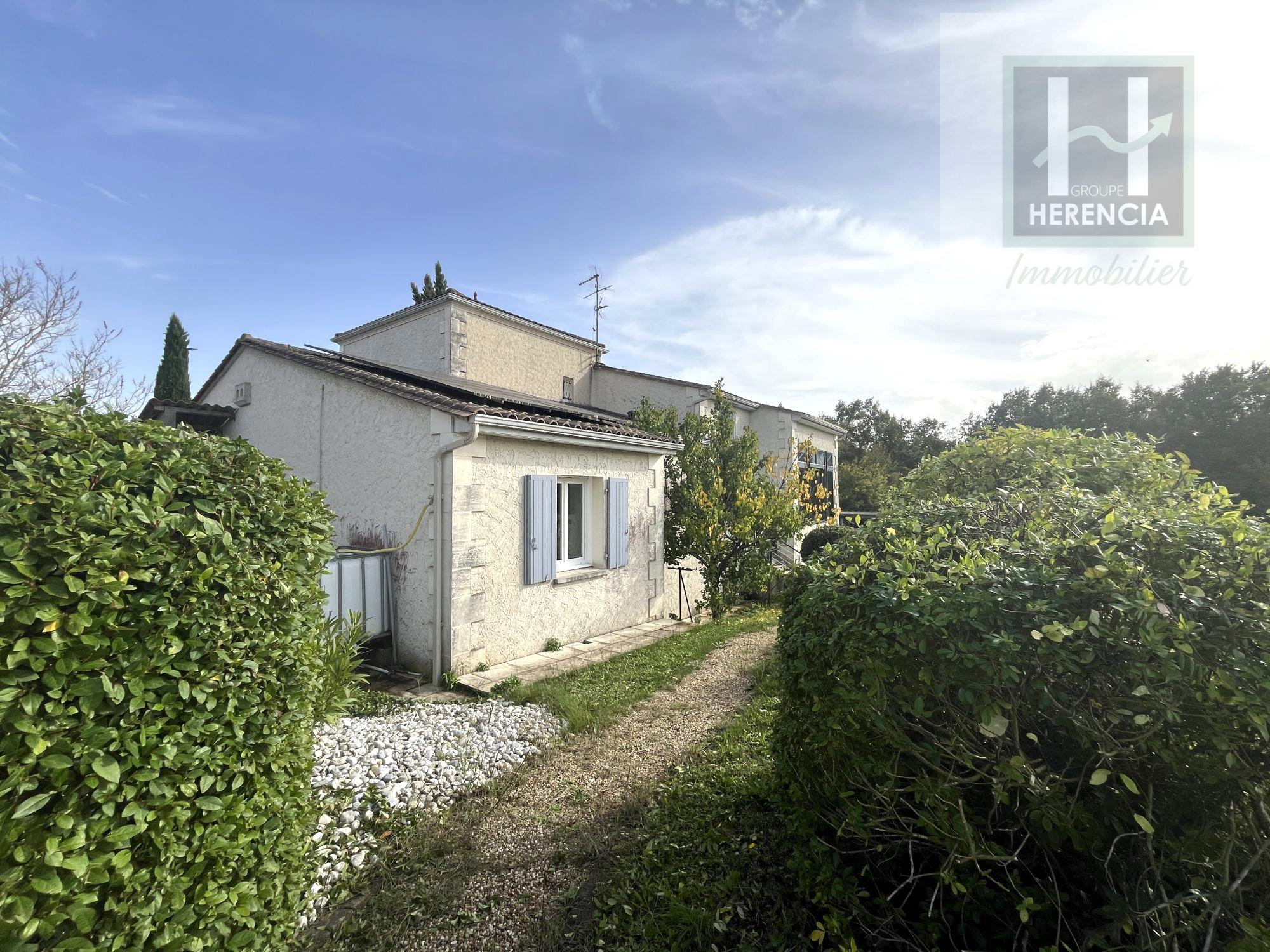 Maison 7 pièces - 200m² - ST SATURNIN