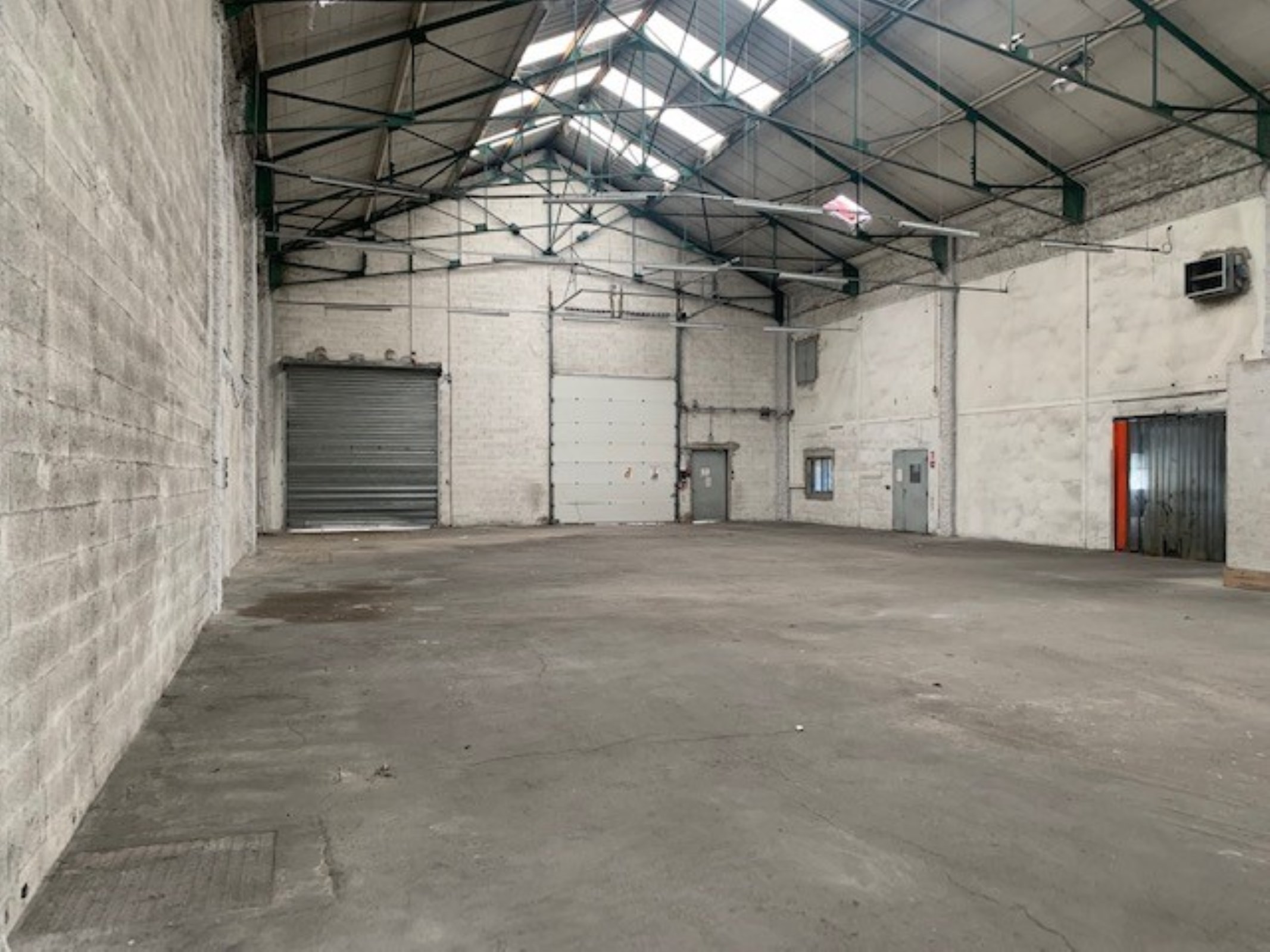 Local industriel  - 1 908m²