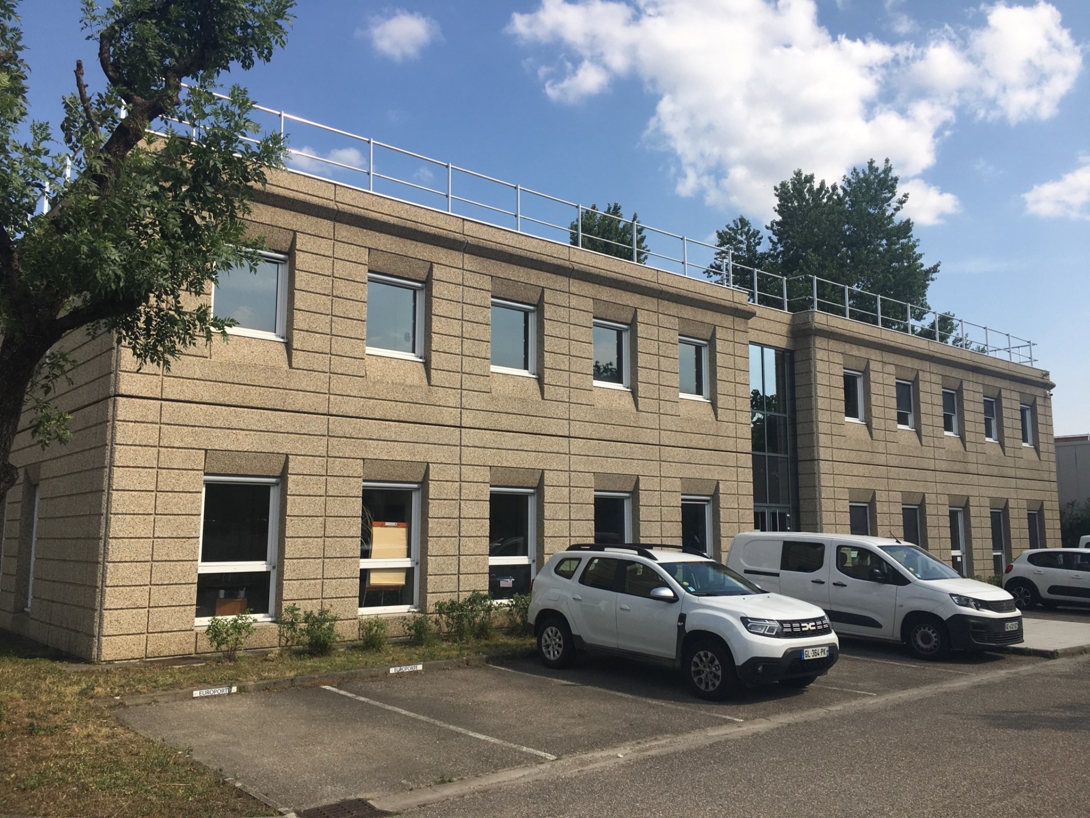 Local Professionnel  - 194m² - FEYZIN