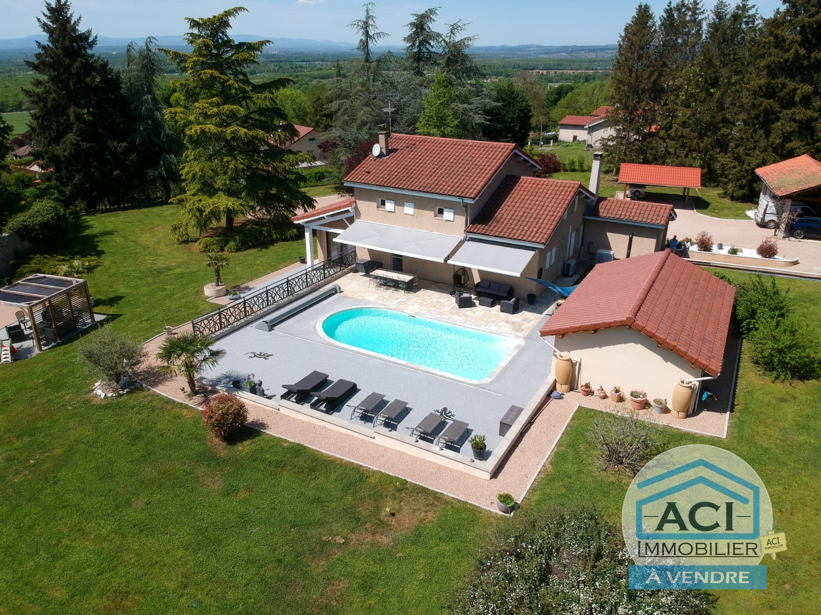 Maison 7 pièces - 211m² - ST CYR LES VIGNES