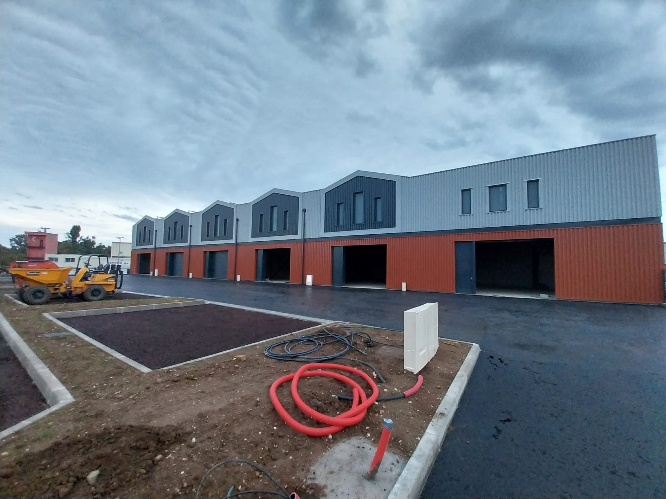 Local industriel  - 1 036m² - PONT DE CHERUY