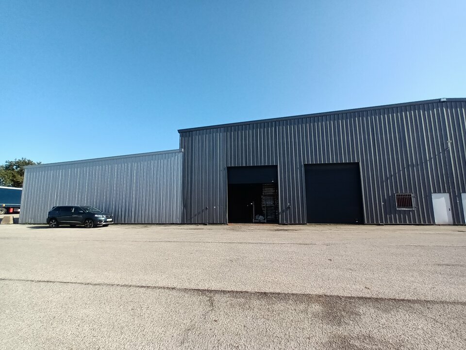 Local industriel  - 1 250m² - MONTIVILLIERS