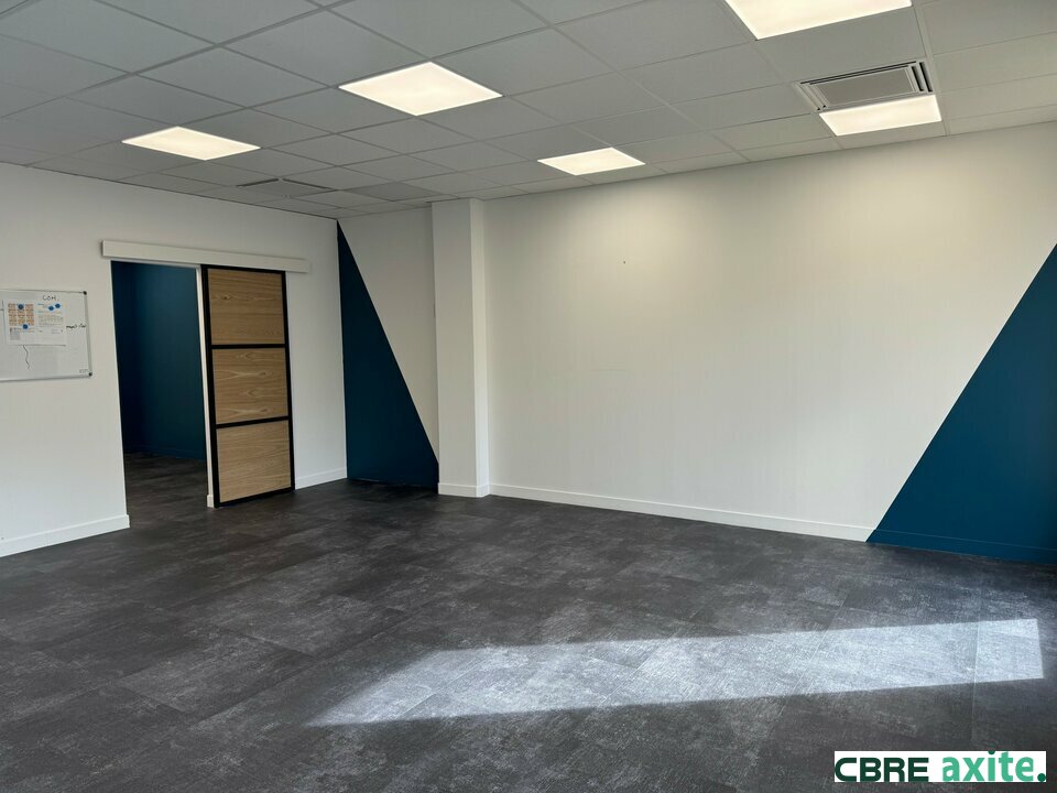 Local Professionnel  - 102m² - LA MOTTE SERVOLEX