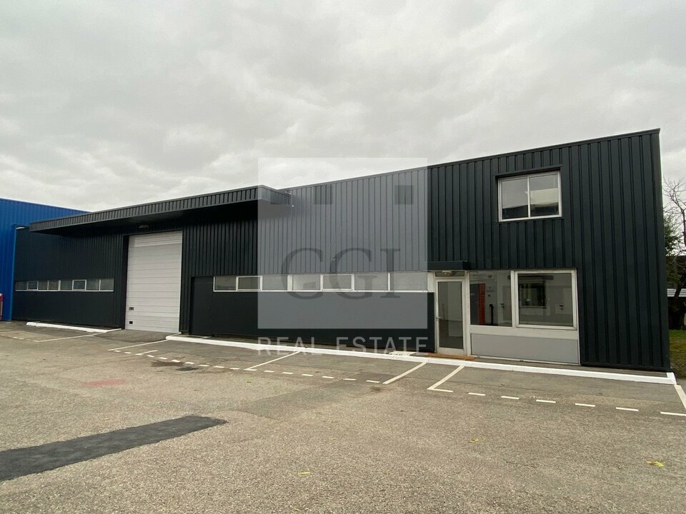 Local industriel  - 470m² - VAULX EN VELIN