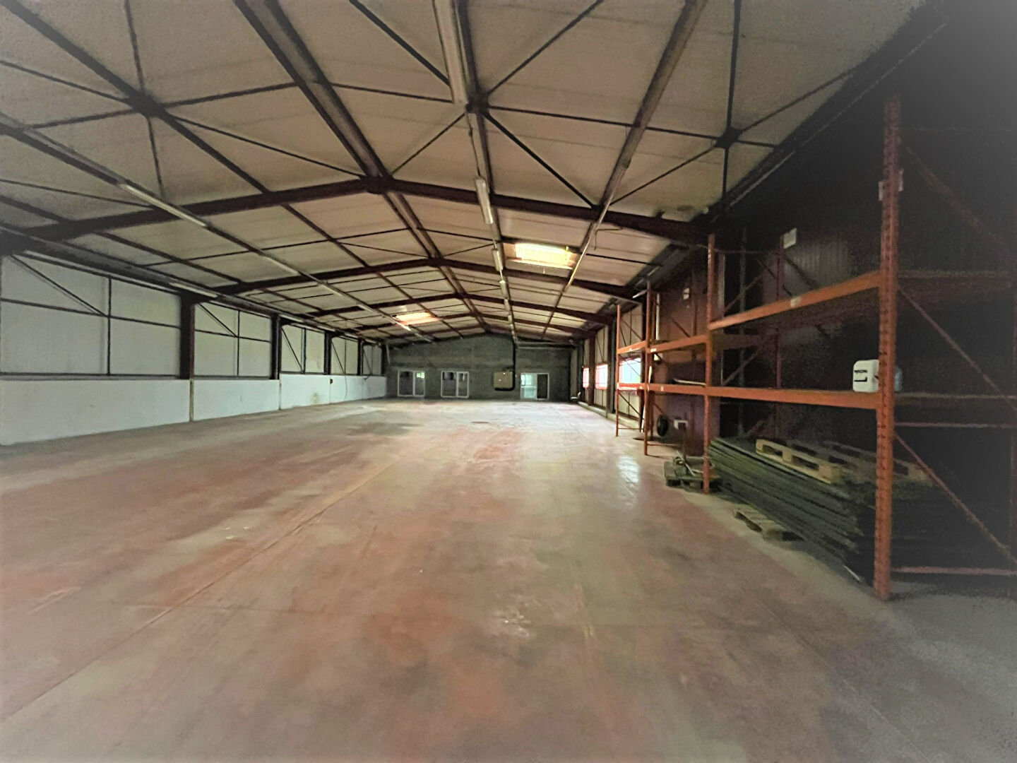 Local industriel  - 1 920m²