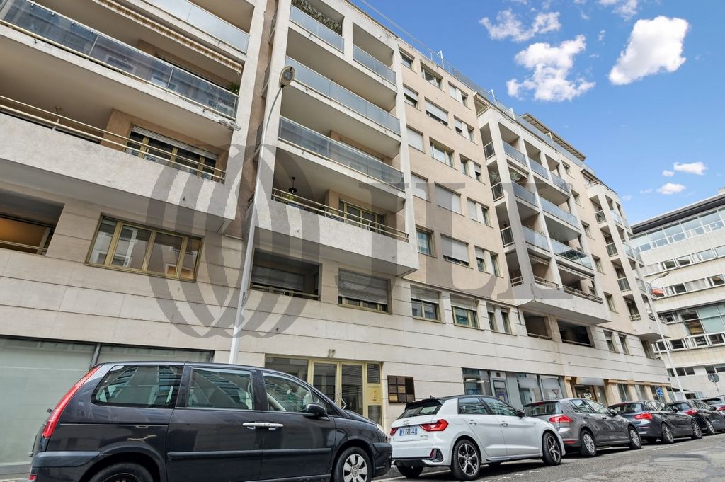 Local Professionnel  - 91m² - LYON  - 3ème