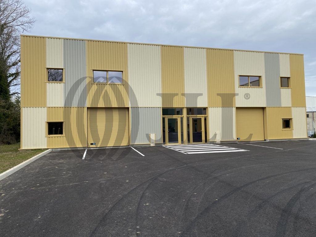 Local industriel  - 650m² - ST GENIS LAVAL