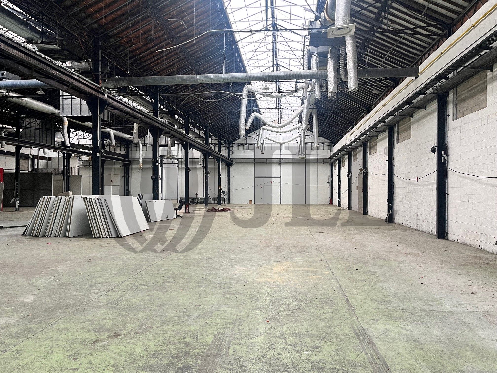 Local industriel  - 2 804m² - ST OUEN SUR SEINE