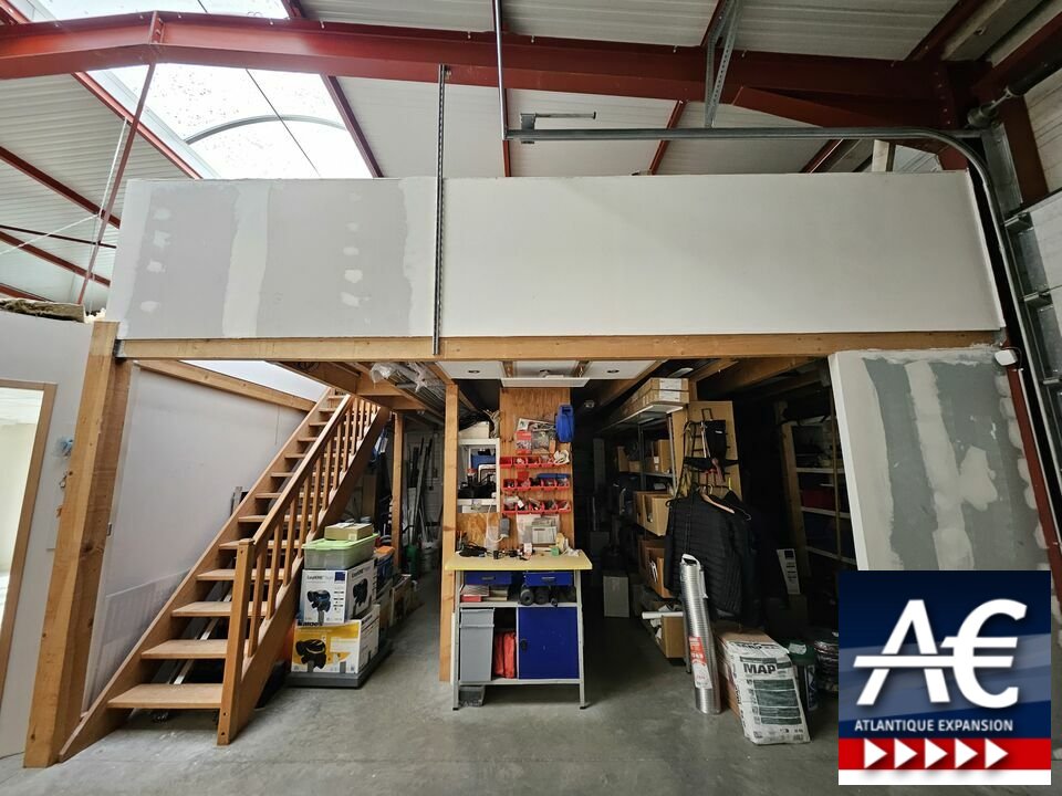 Local industriel  - 130m² - LA MONTAGNE