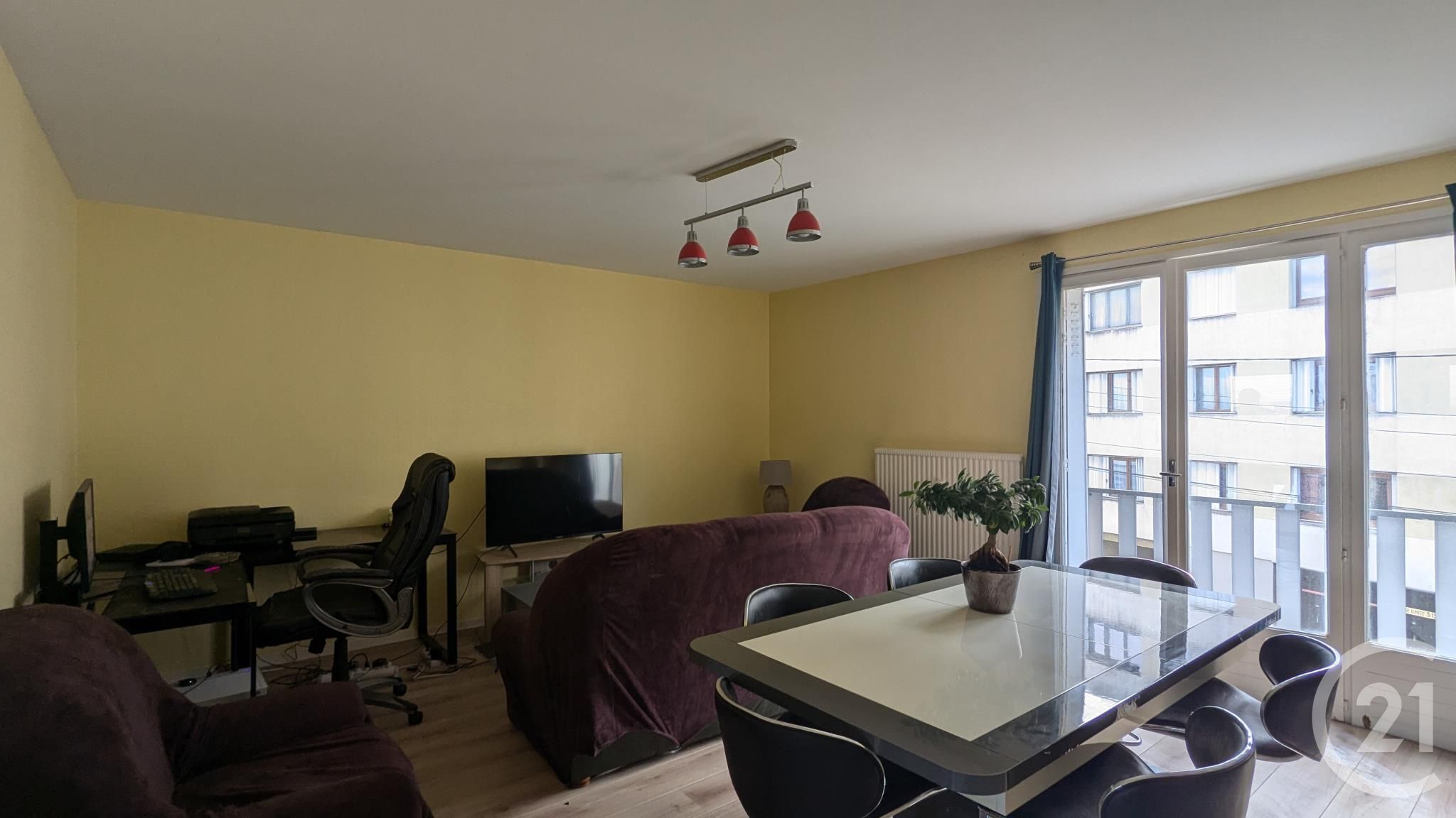 Appartement 2 pièces - 52m² - CLERMONT FERRAND