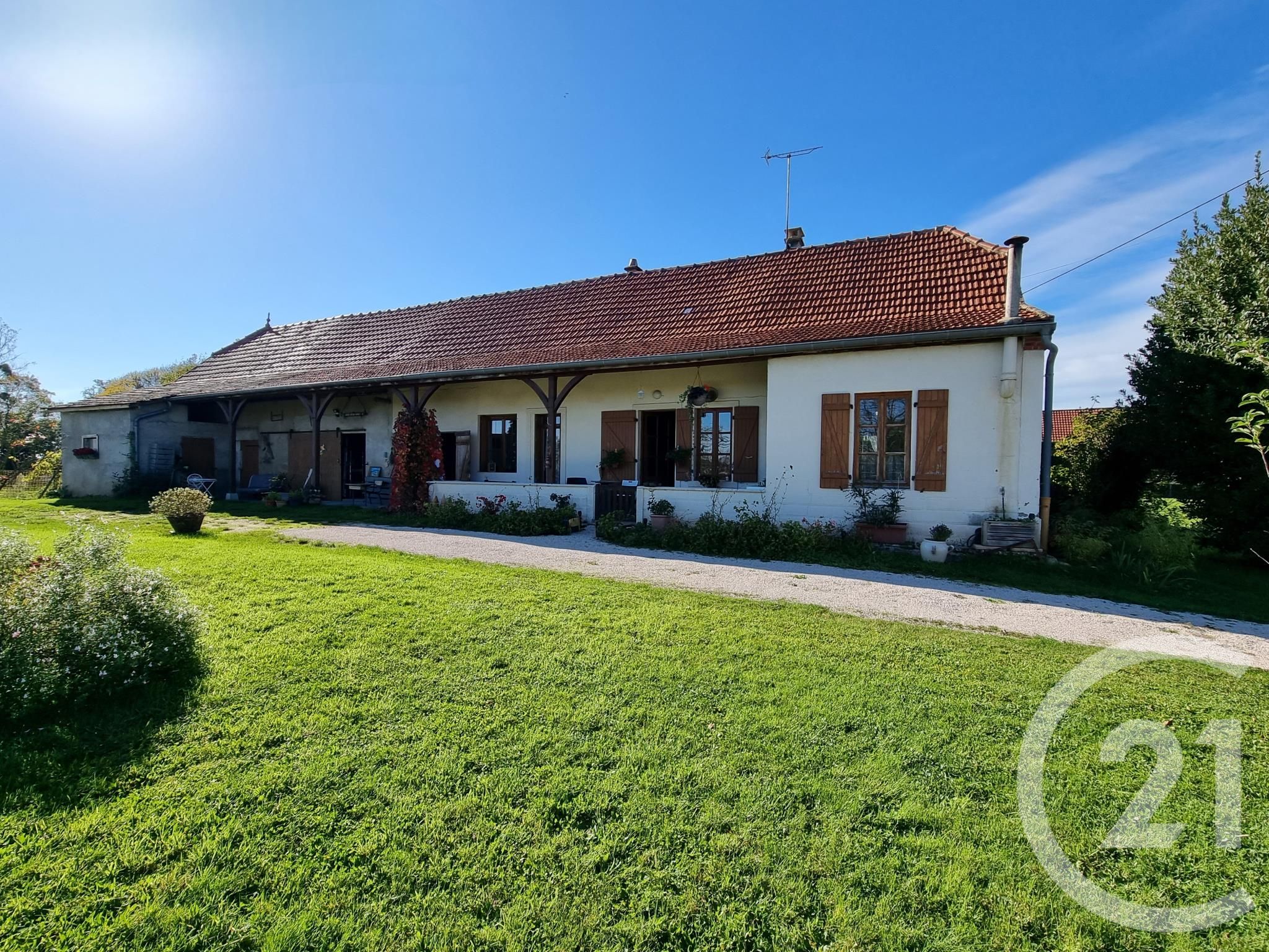 Maison 5 pièces - 104m² - SAVIGNY SUR SEILLE